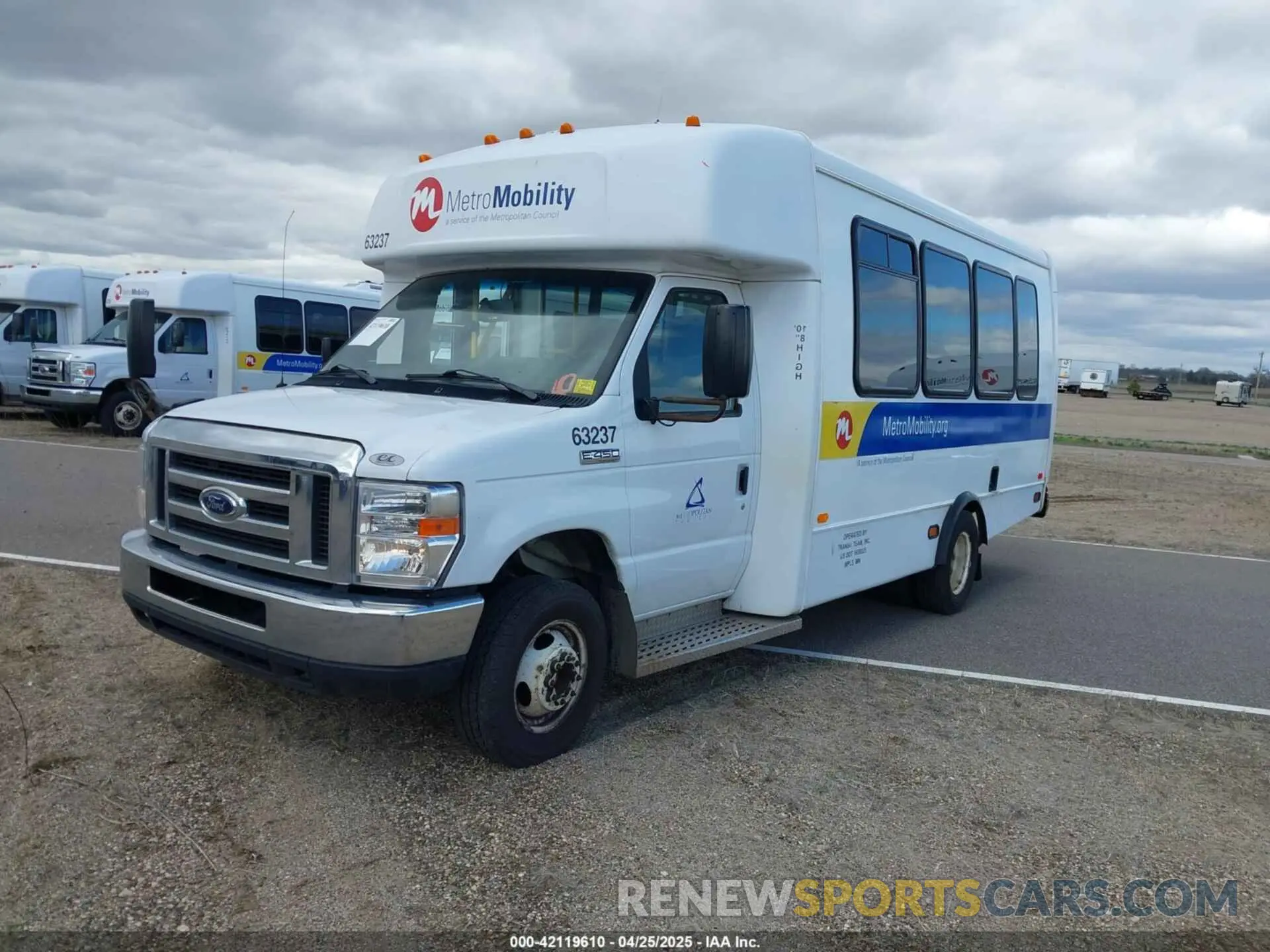 2 Photograph of a damaged car 1FDFE4FS4KDC56130 FORD E-450 CUTAWAY 2019