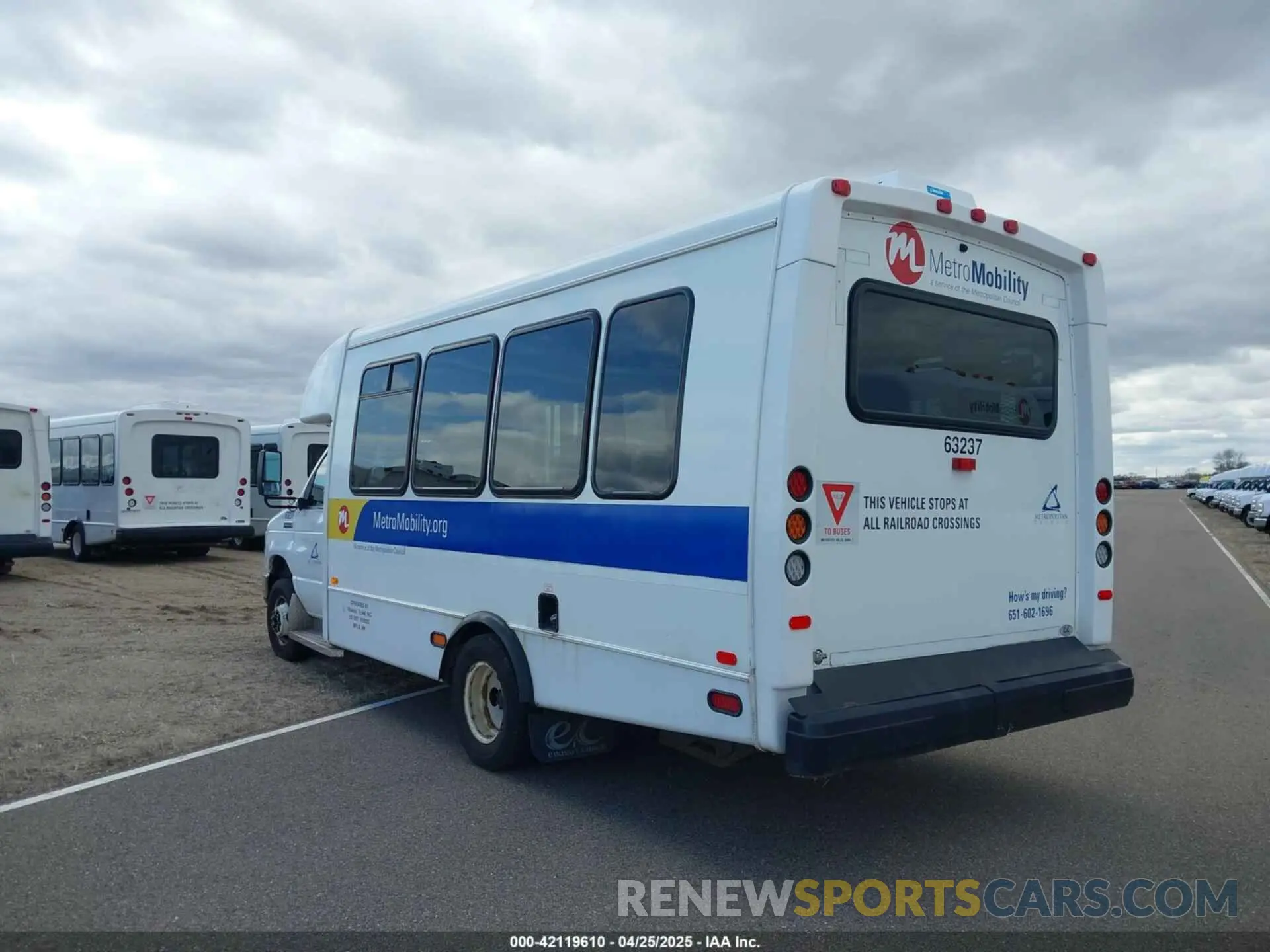 3 Photograph of a damaged car 1FDFE4FS4KDC56130 FORD E-450 CUTAWAY 2019