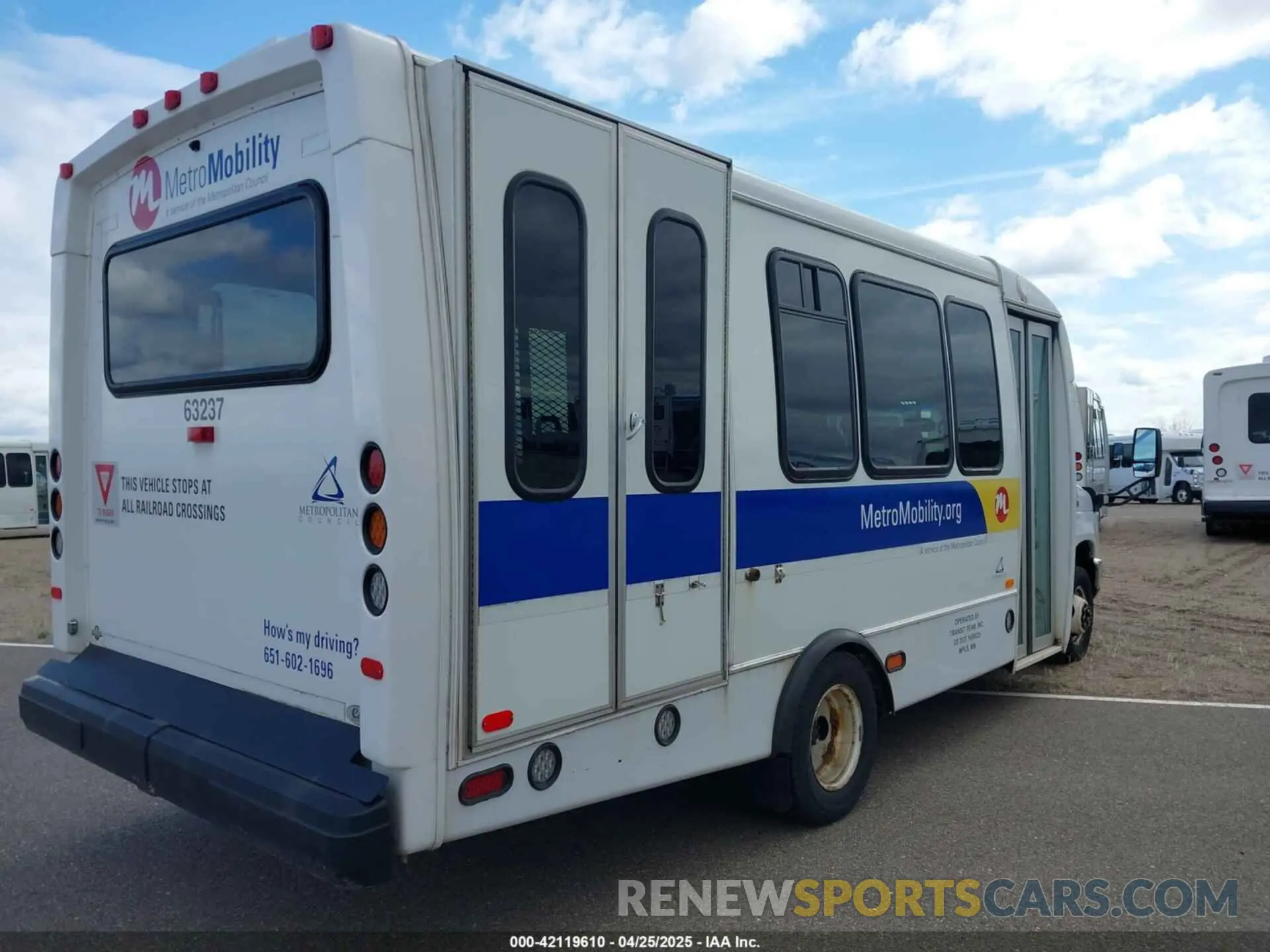 4 Photograph of a damaged car 1FDFE4FS4KDC56130 FORD E-450 CUTAWAY 2019