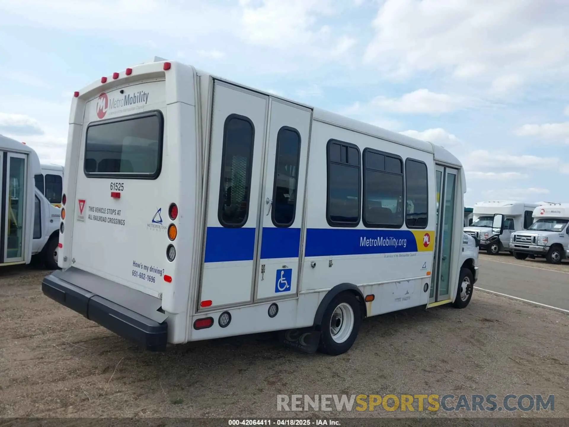4 Photograph of a damaged car 1FDFE4FS4KDC60615 FORD E-450 CUTAWAY 2019