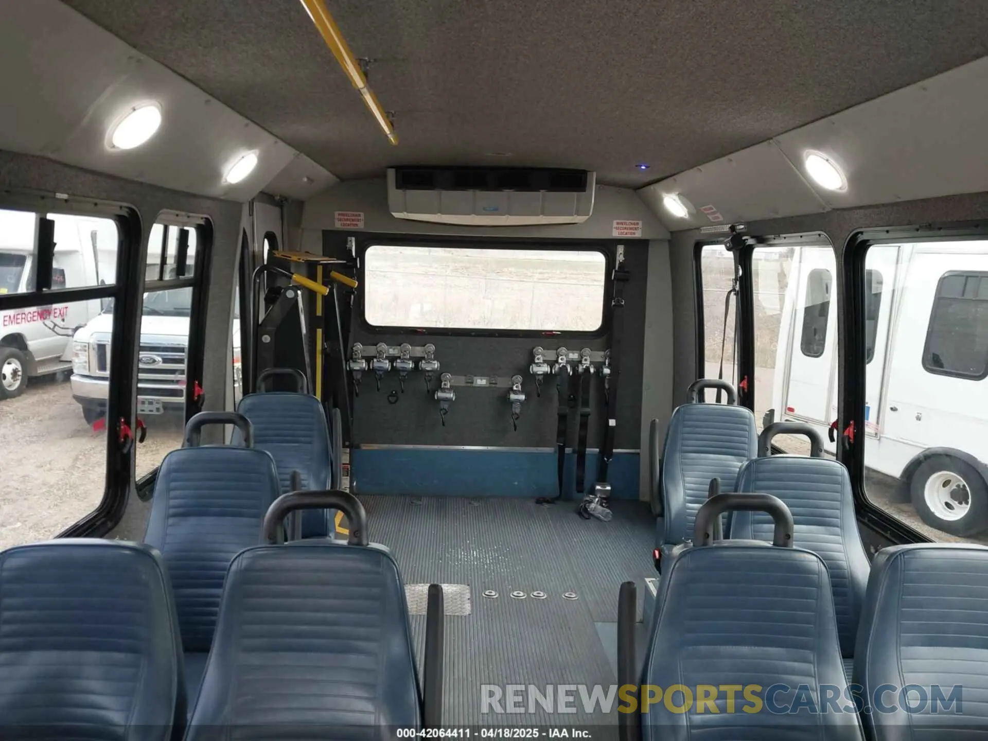 7 Photograph of a damaged car 1FDFE4FS4KDC60615 FORD E-450 CUTAWAY 2019