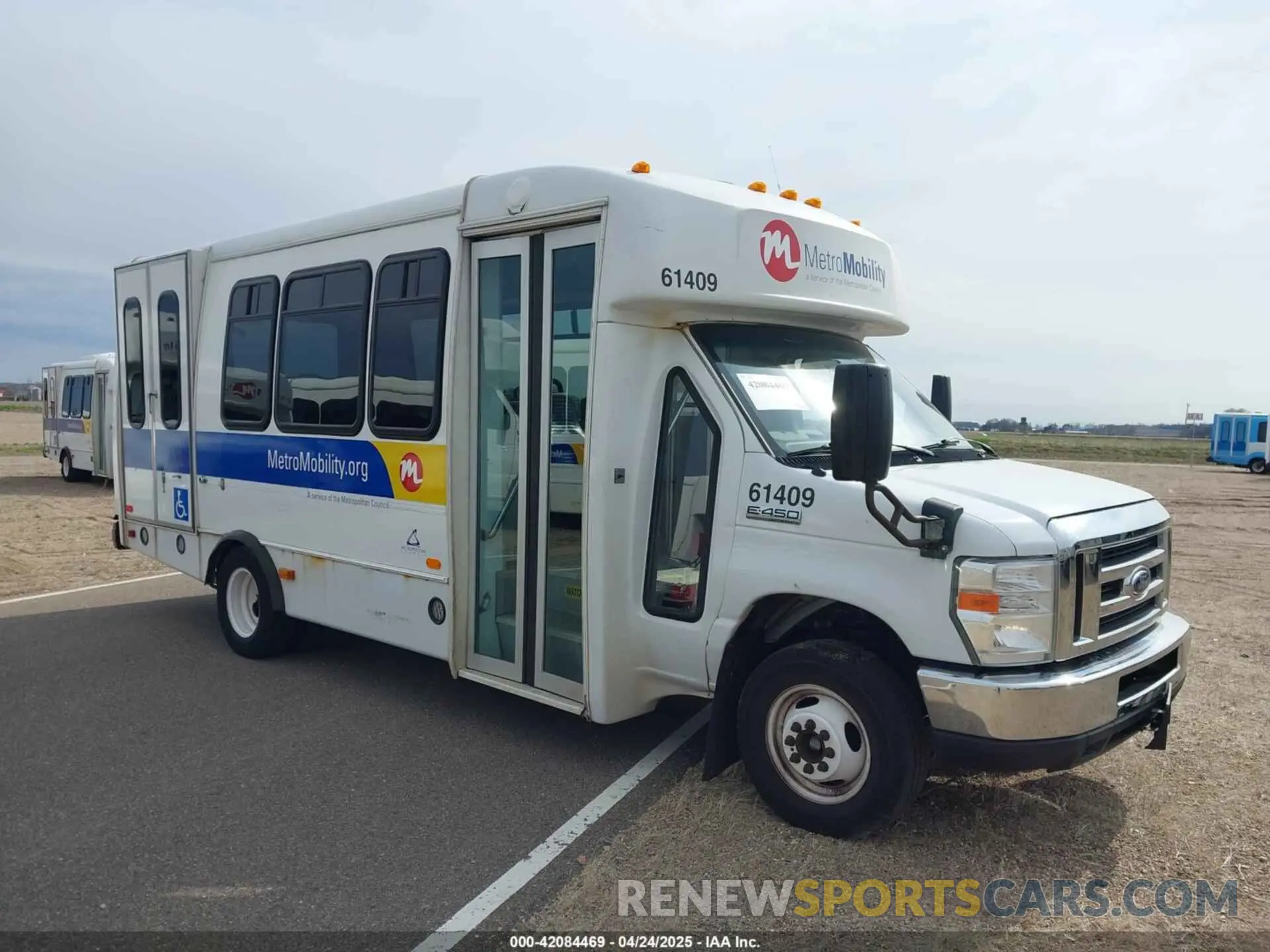 1 Photograph of a damaged car 1FDFE4FS5KDC31009 FORD E-450 CUTAWAY 2019