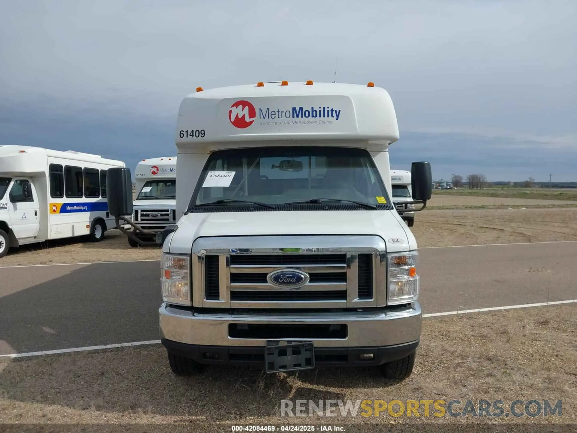 12 Photograph of a damaged car 1FDFE4FS5KDC31009 FORD E-450 CUTAWAY 2019