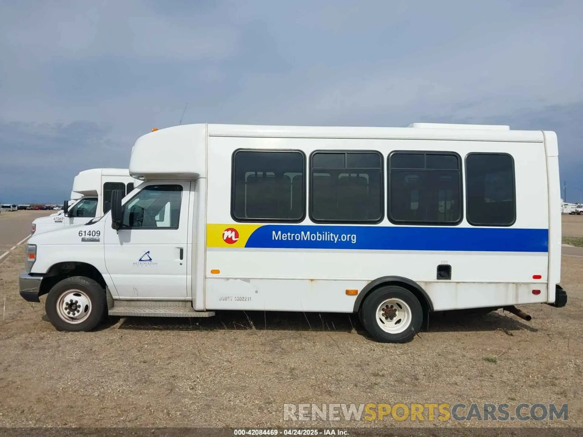14 Photograph of a damaged car 1FDFE4FS5KDC31009 FORD E-450 CUTAWAY 2019