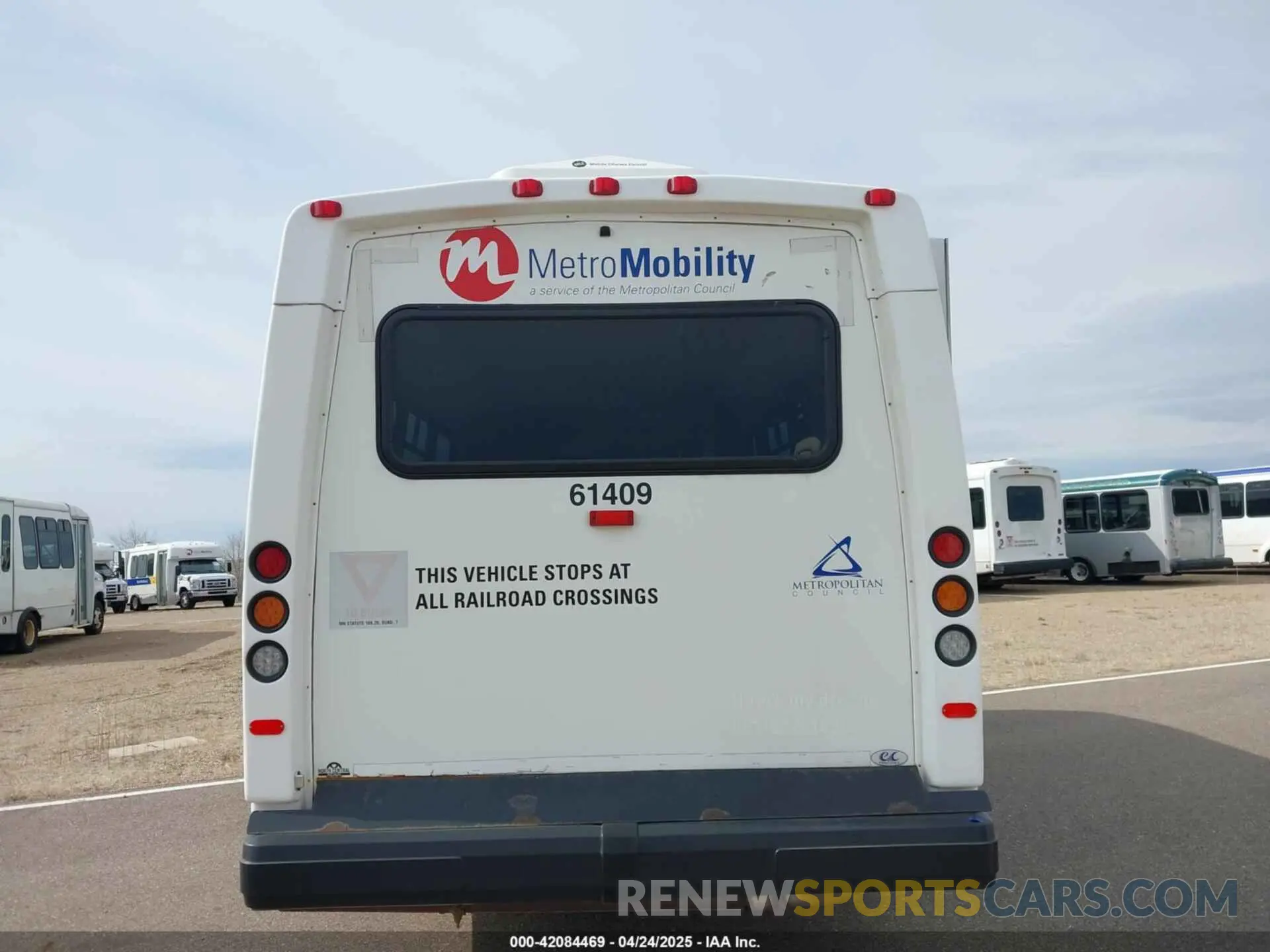 15 Photograph of a damaged car 1FDFE4FS5KDC31009 FORD E-450 CUTAWAY 2019
