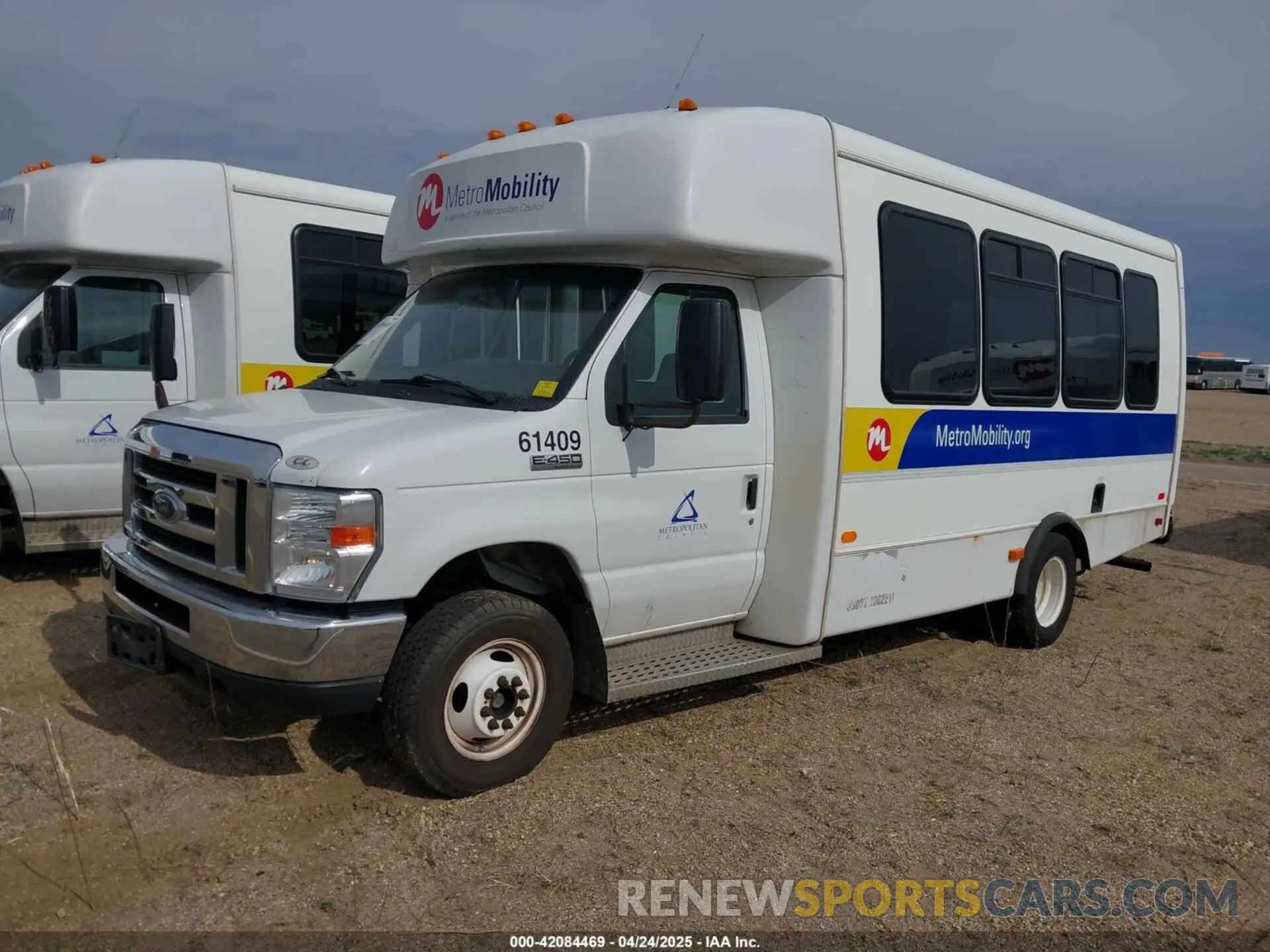 2 Photograph of a damaged car 1FDFE4FS5KDC31009 FORD E-450 CUTAWAY 2019