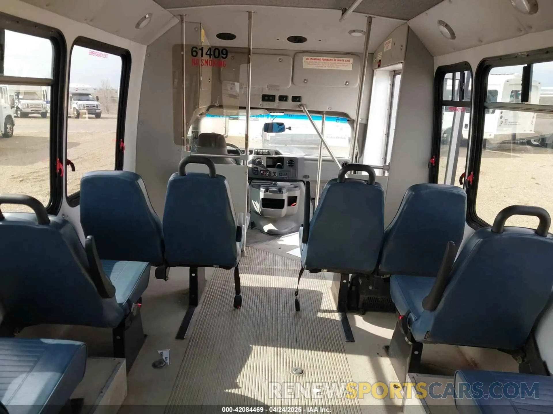 6 Photograph of a damaged car 1FDFE4FS5KDC31009 FORD E-450 CUTAWAY 2019