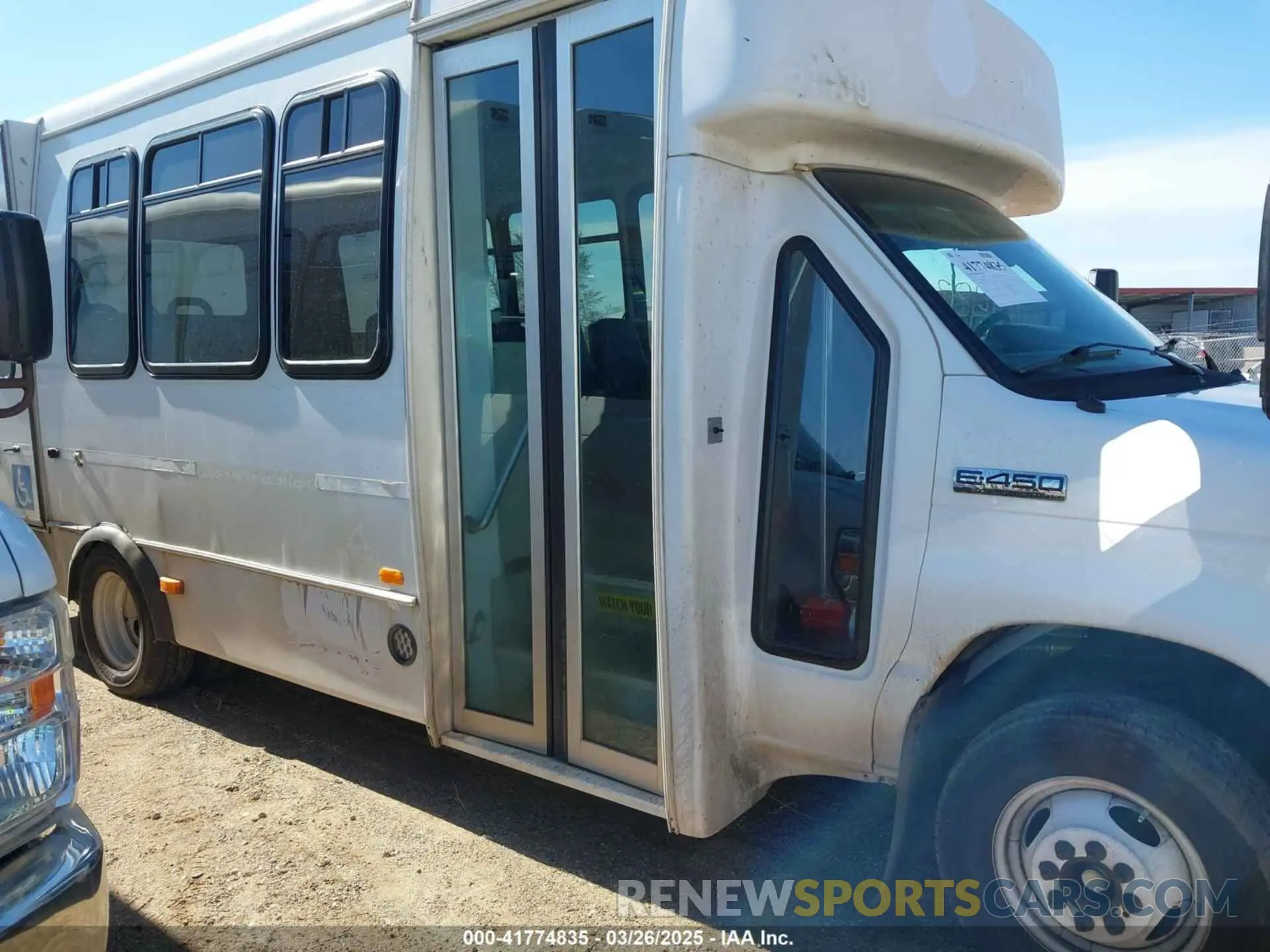 13 Photograph of a damaged car 1FDFE4FS5KDC31012 FORD E-450 CUTAWAY 2019