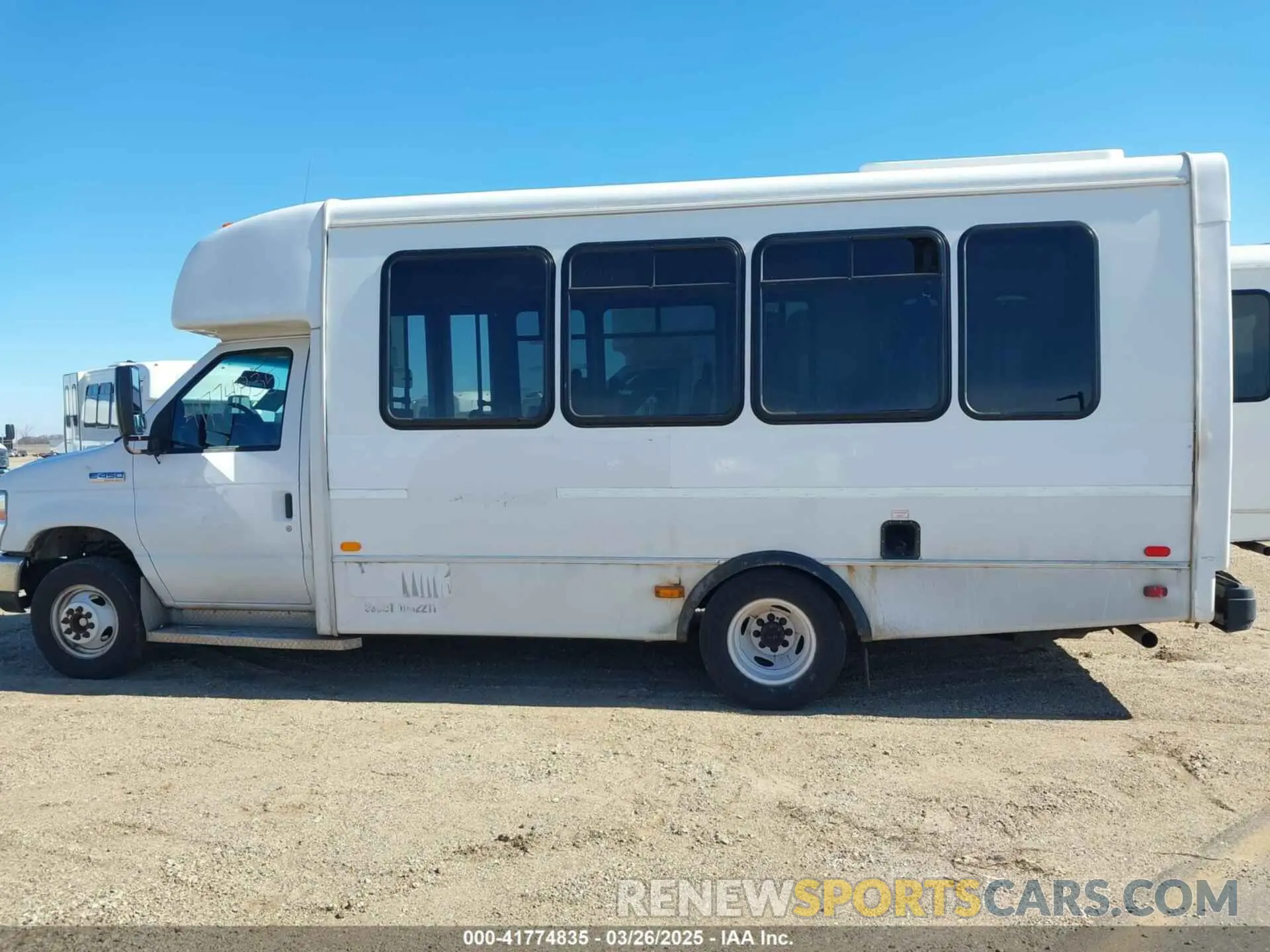 14 Photograph of a damaged car 1FDFE4FS5KDC31012 FORD E-450 CUTAWAY 2019