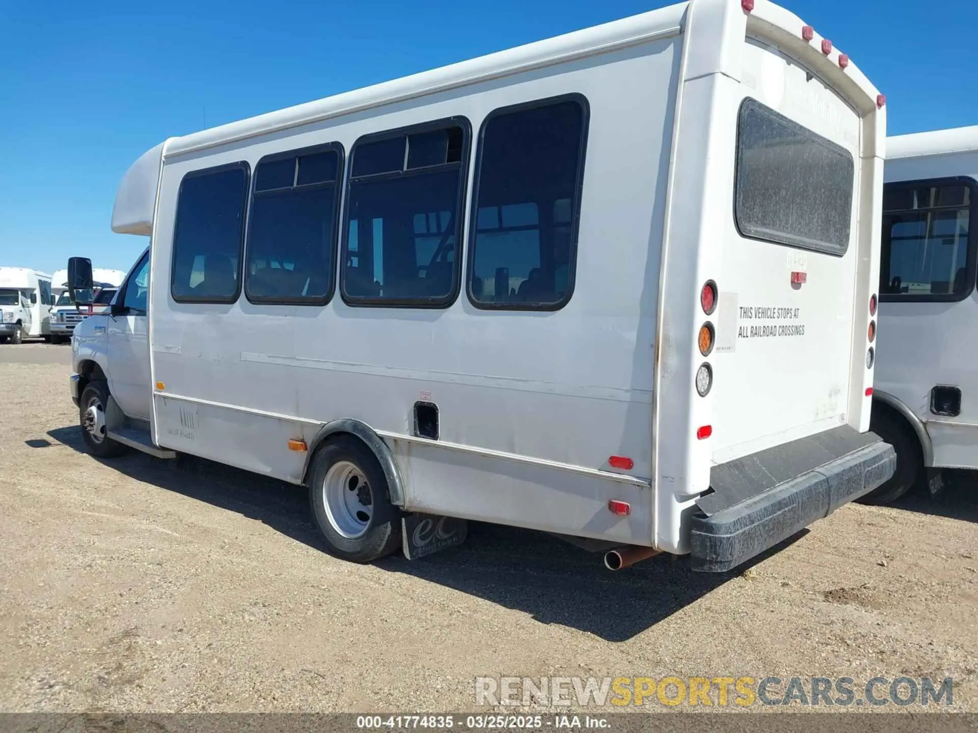 3 Photograph of a damaged car 1FDFE4FS5KDC31012 FORD E-450 CUTAWAY 2019