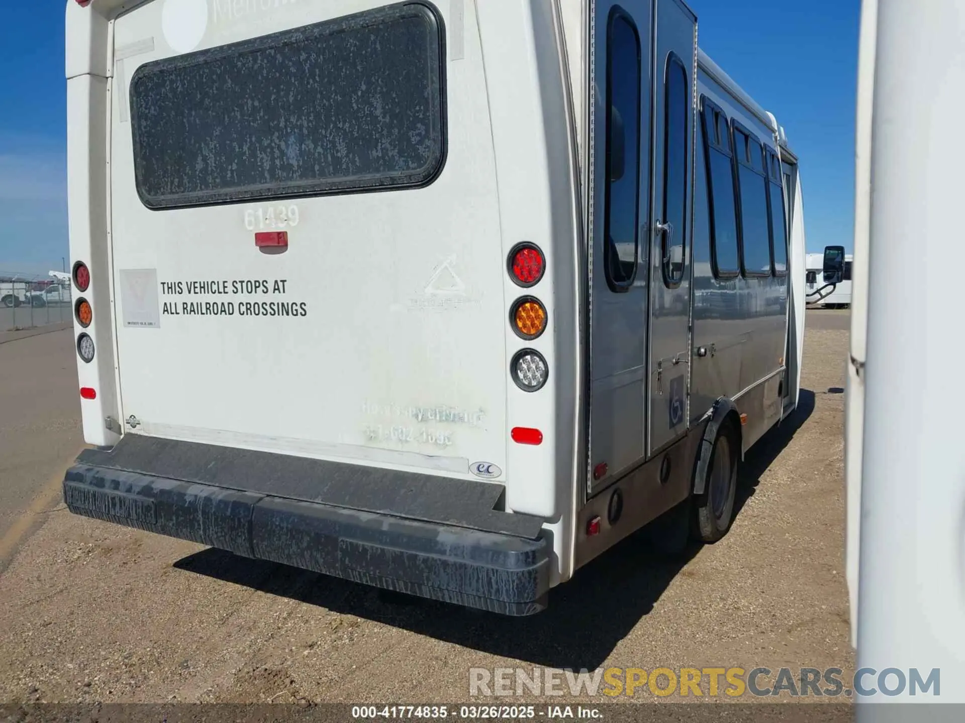 4 Photograph of a damaged car 1FDFE4FS5KDC31012 FORD E-450 CUTAWAY 2019