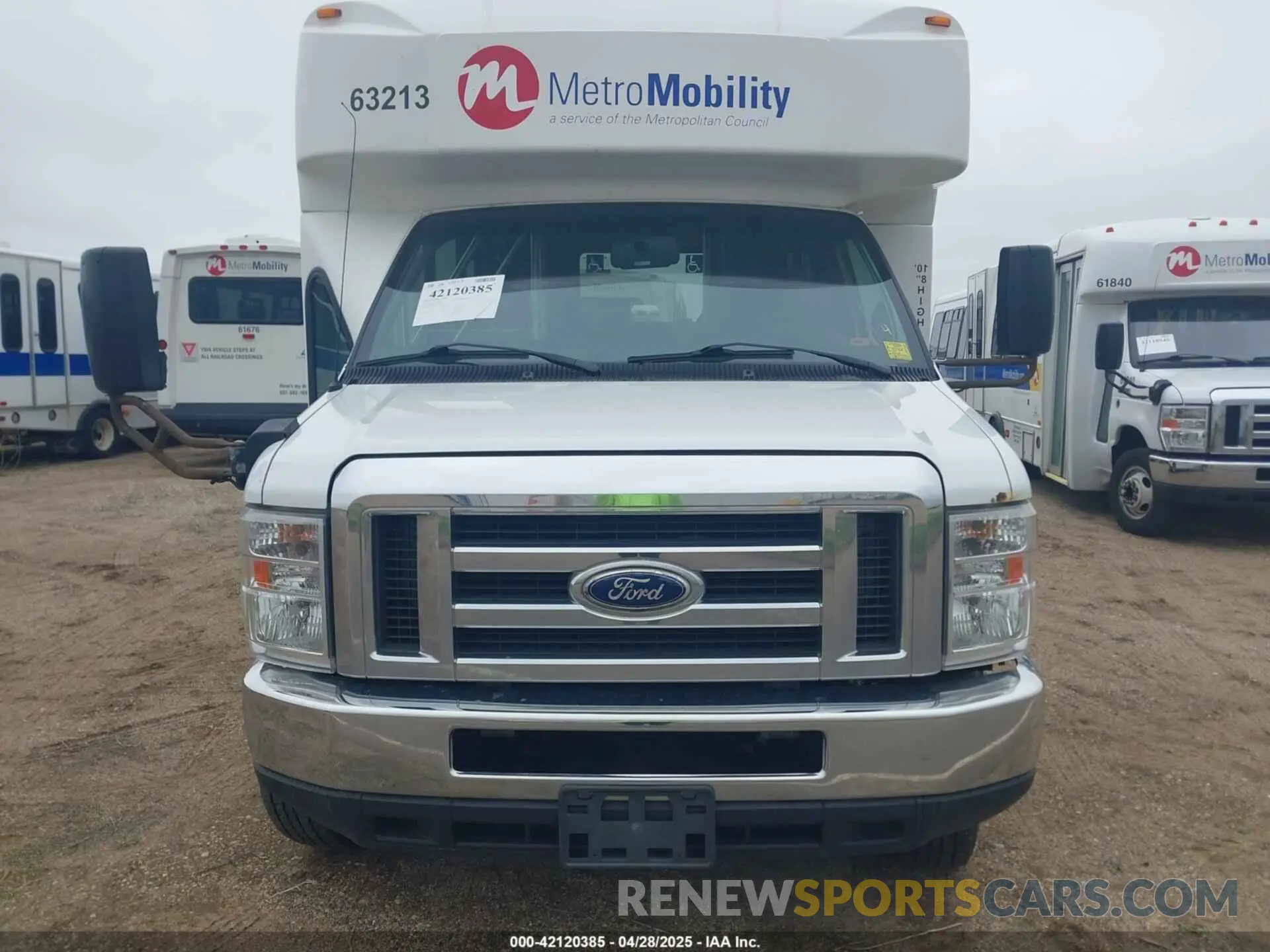 12 Photograph of a damaged car 1FDFE4FS5KDC32032 FORD E-450 CUTAWAY 2019