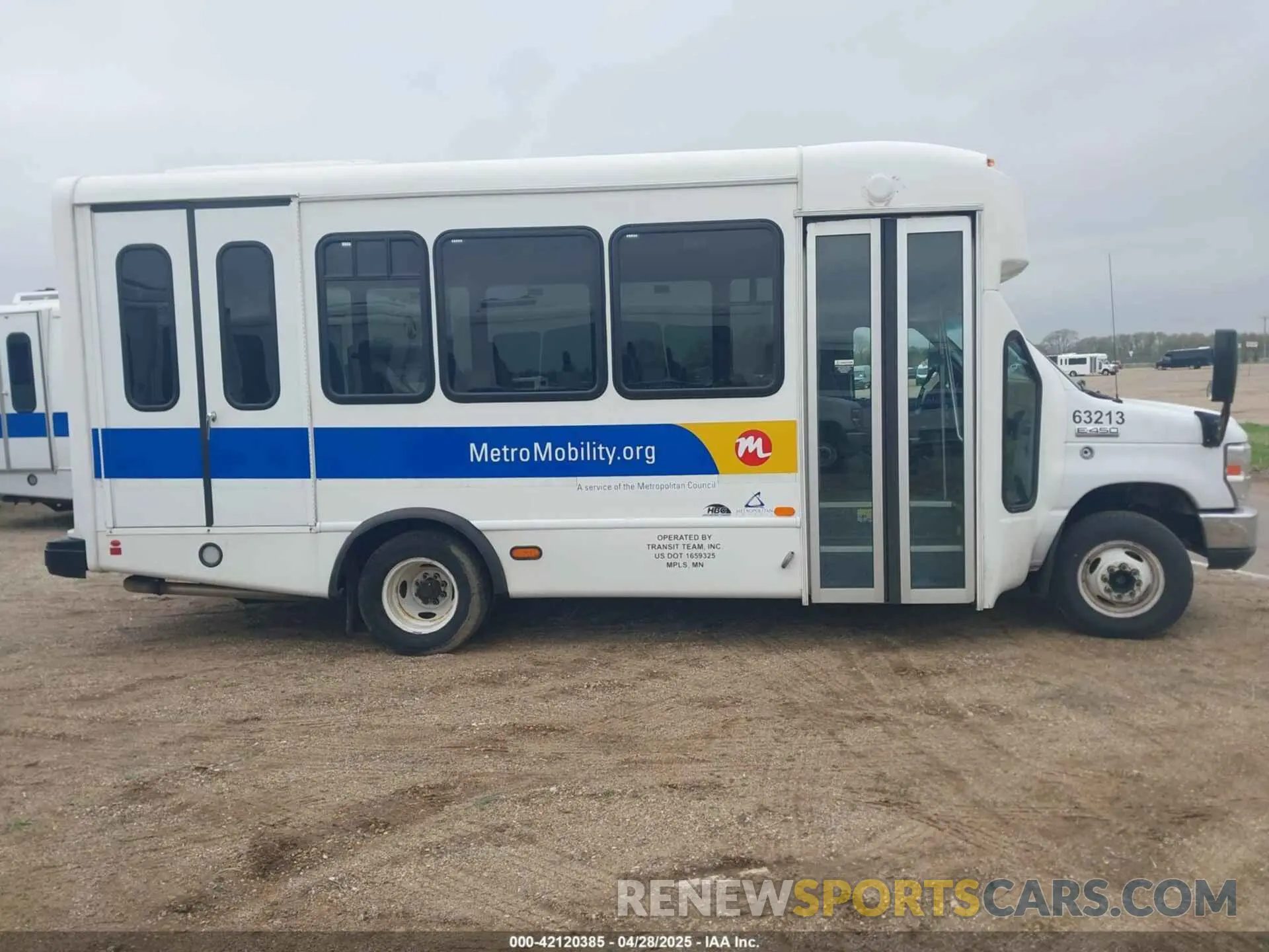13 Photograph of a damaged car 1FDFE4FS5KDC32032 FORD E-450 CUTAWAY 2019