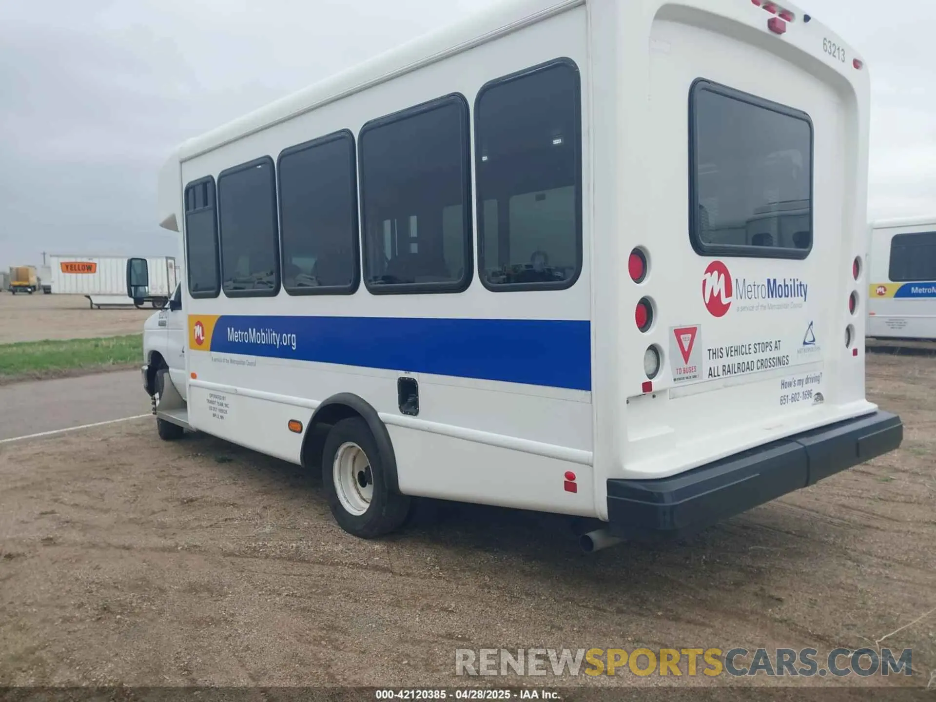 3 Photograph of a damaged car 1FDFE4FS5KDC32032 FORD E-450 CUTAWAY 2019
