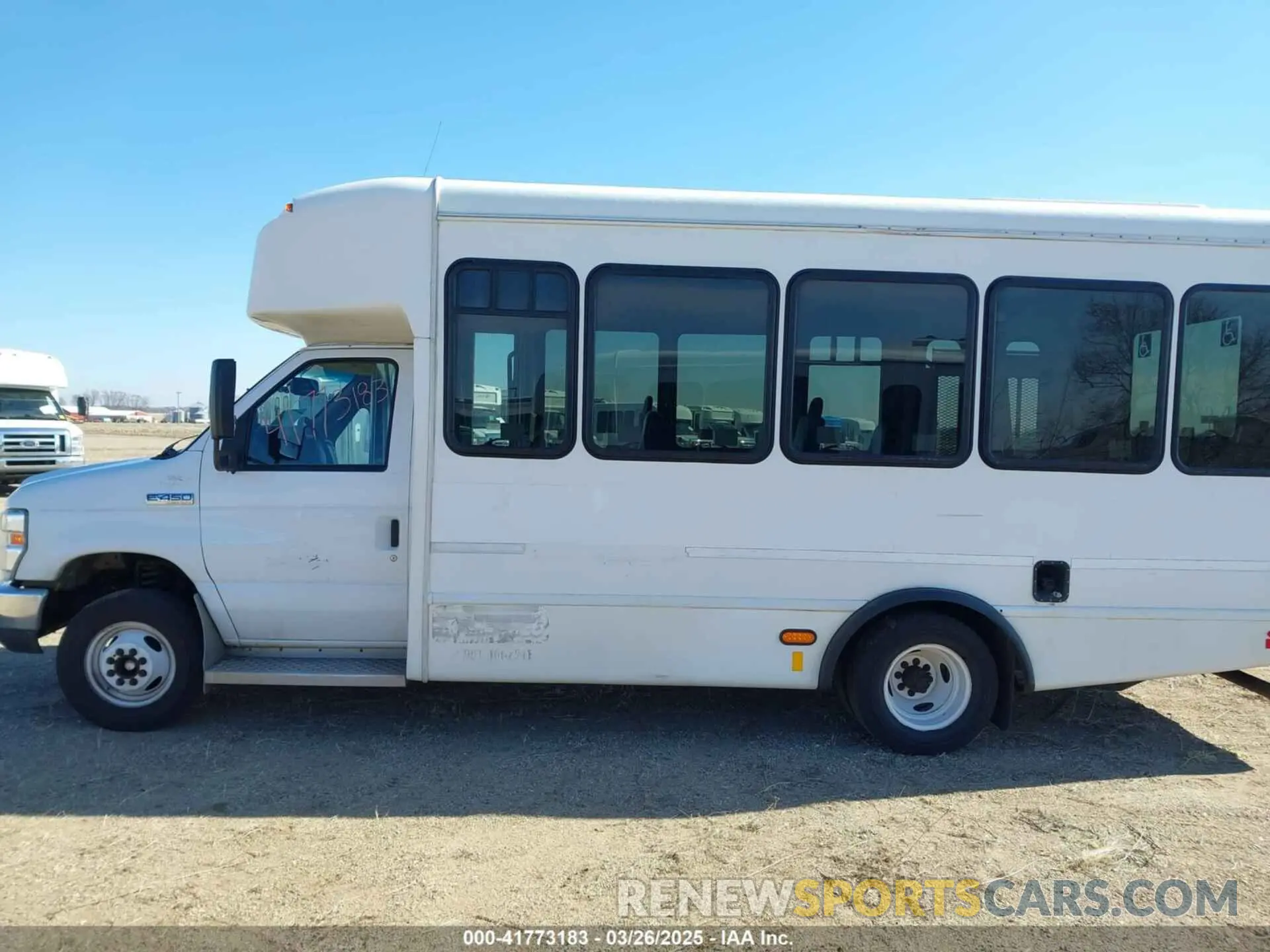14 Photograph of a damaged car 1FDFE4FS5KDC32046 FORD E-450 CUTAWAY 2019