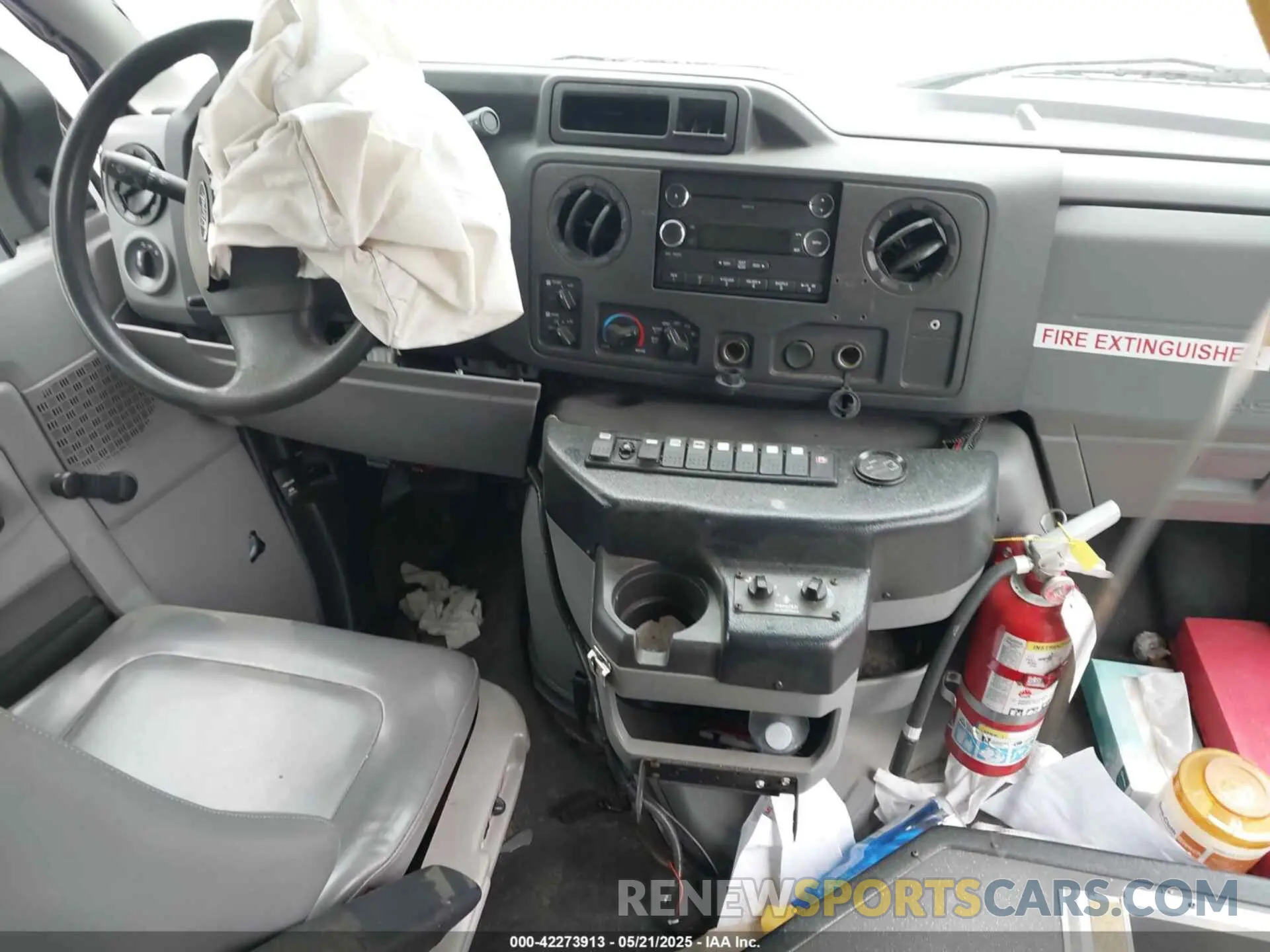 7 Photograph of a damaged car 1FDFE4FS5KDC35755 FORD E-450 CUTAWAY 2019