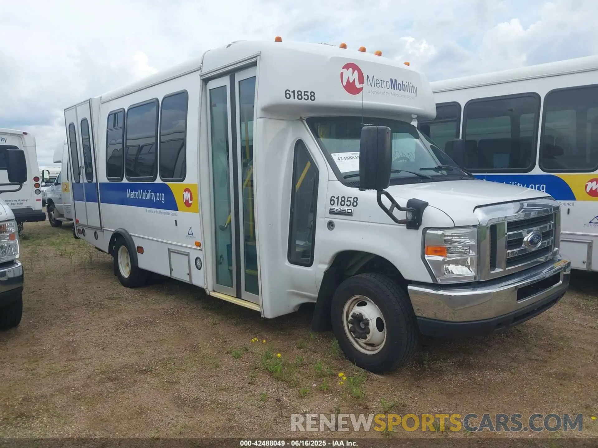 1 Photograph of a damaged car 1FDFE4FS5KDC56153 FORD E-450 CUTAWAY 2019