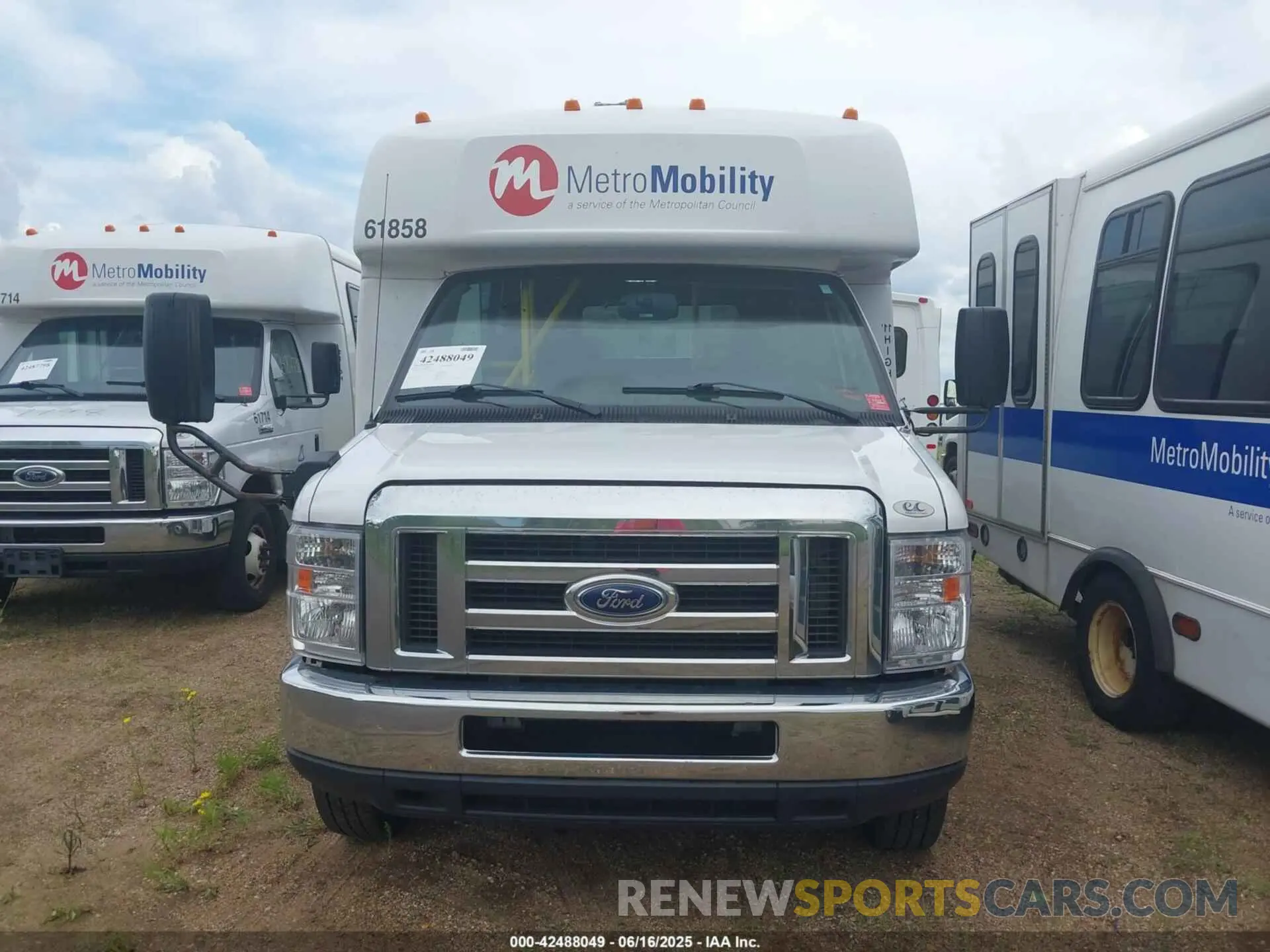 12 Photograph of a damaged car 1FDFE4FS5KDC56153 FORD E-450 CUTAWAY 2019