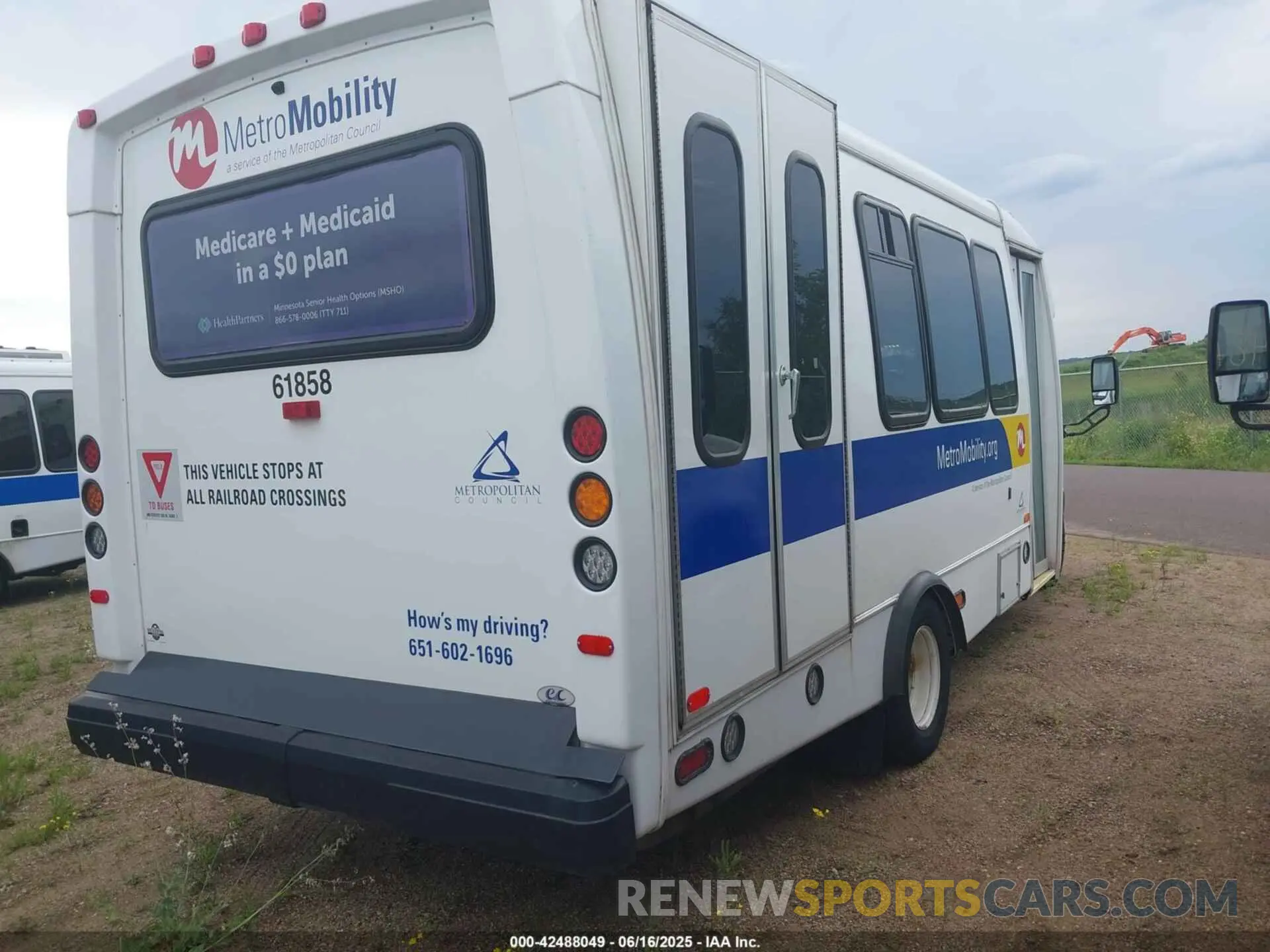 4 Photograph of a damaged car 1FDFE4FS5KDC56153 FORD E-450 CUTAWAY 2019