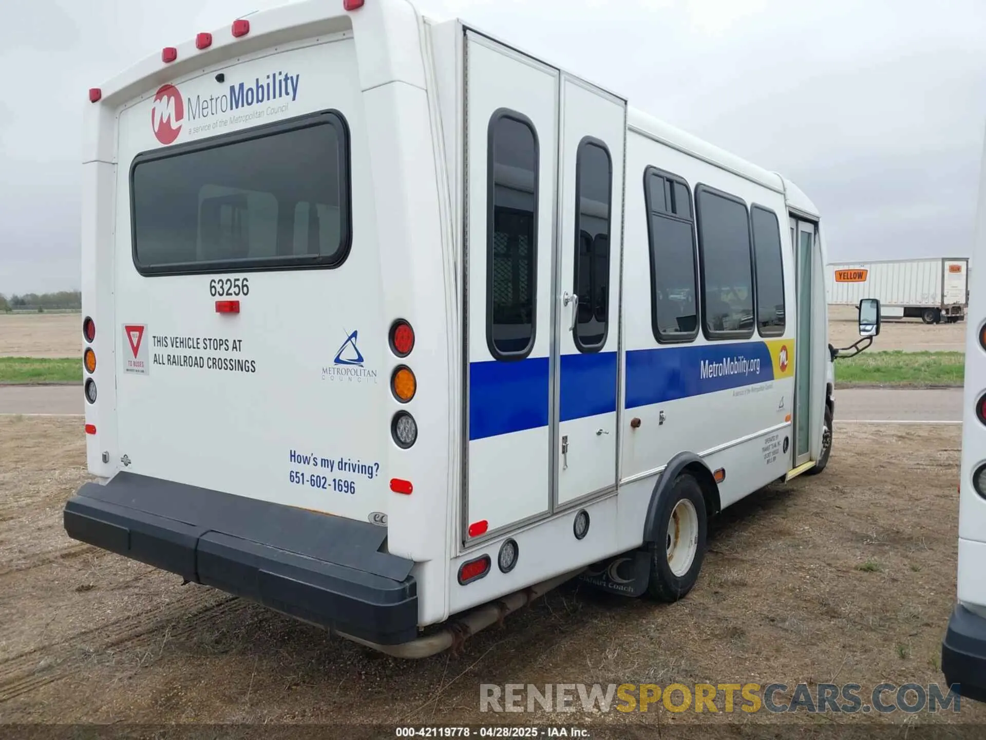 4 Photograph of a damaged car 1FDFE4FS5KDC60624 FORD E-450 CUTAWAY 2019