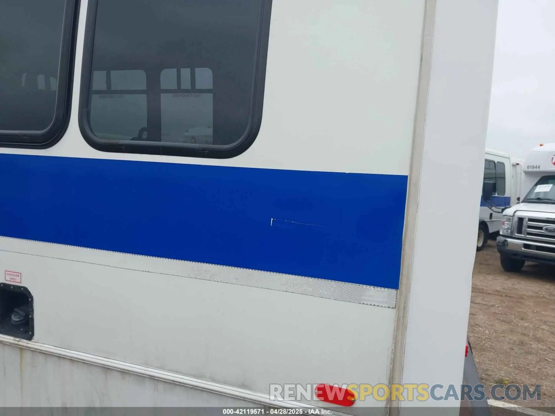 11 Photograph of a damaged car 1FDFE4FS6KDC30998 FORD E-450 CUTAWAY 2019