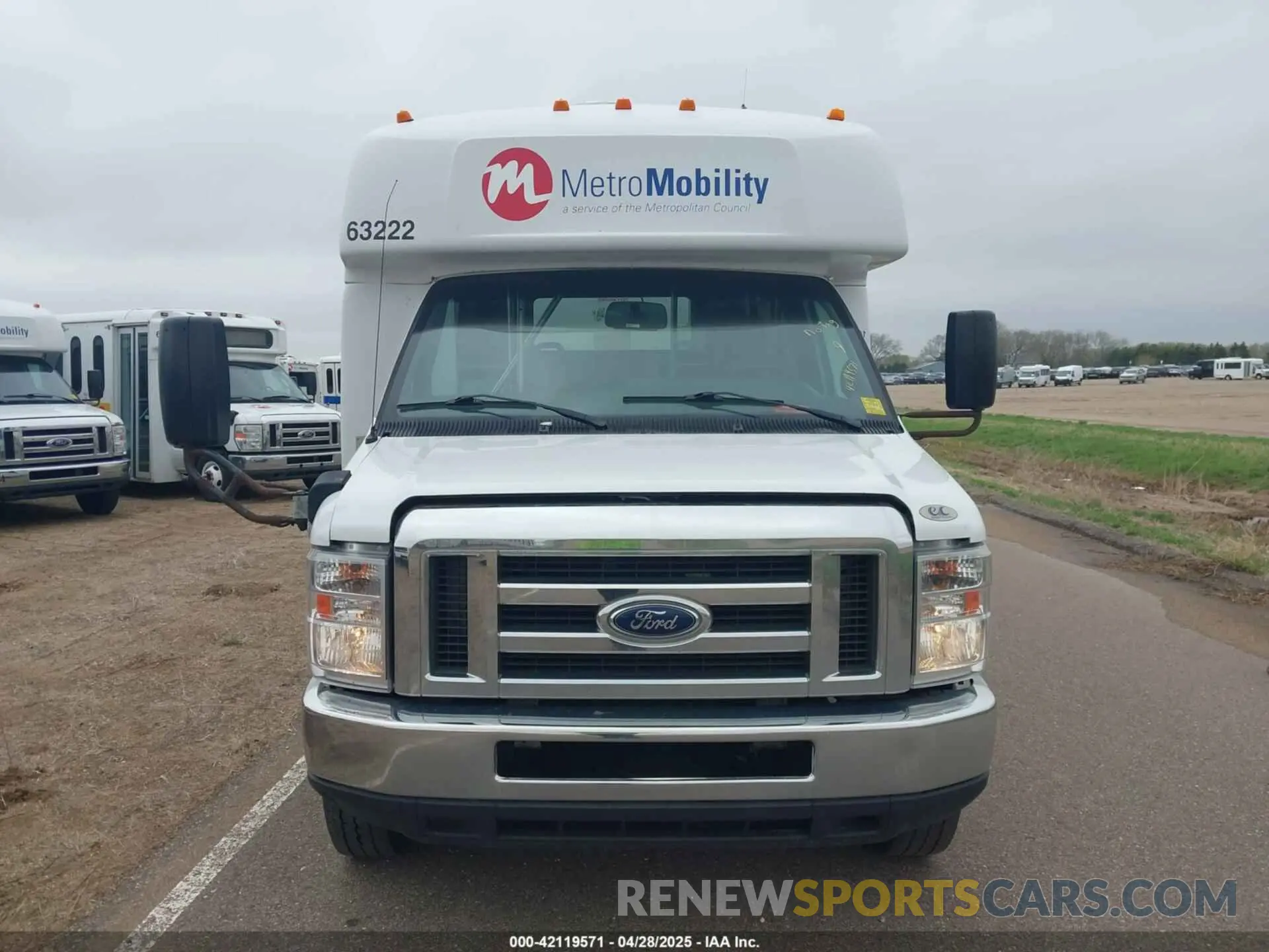 12 Photograph of a damaged car 1FDFE4FS6KDC30998 FORD E-450 CUTAWAY 2019