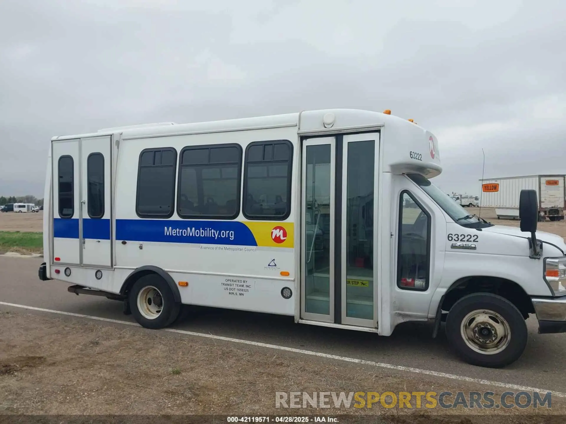 13 Photograph of a damaged car 1FDFE4FS6KDC30998 FORD E-450 CUTAWAY 2019