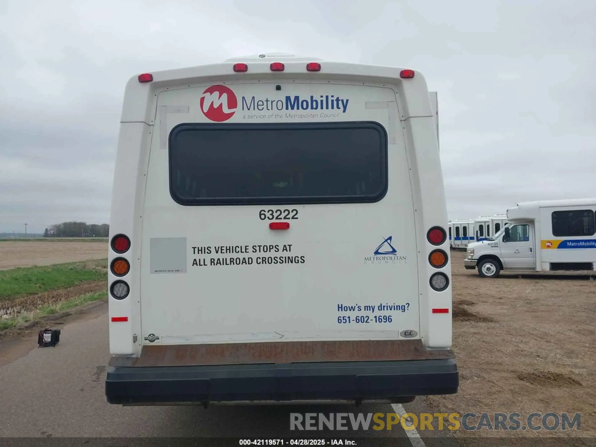15 Photograph of a damaged car 1FDFE4FS6KDC30998 FORD E-450 CUTAWAY 2019