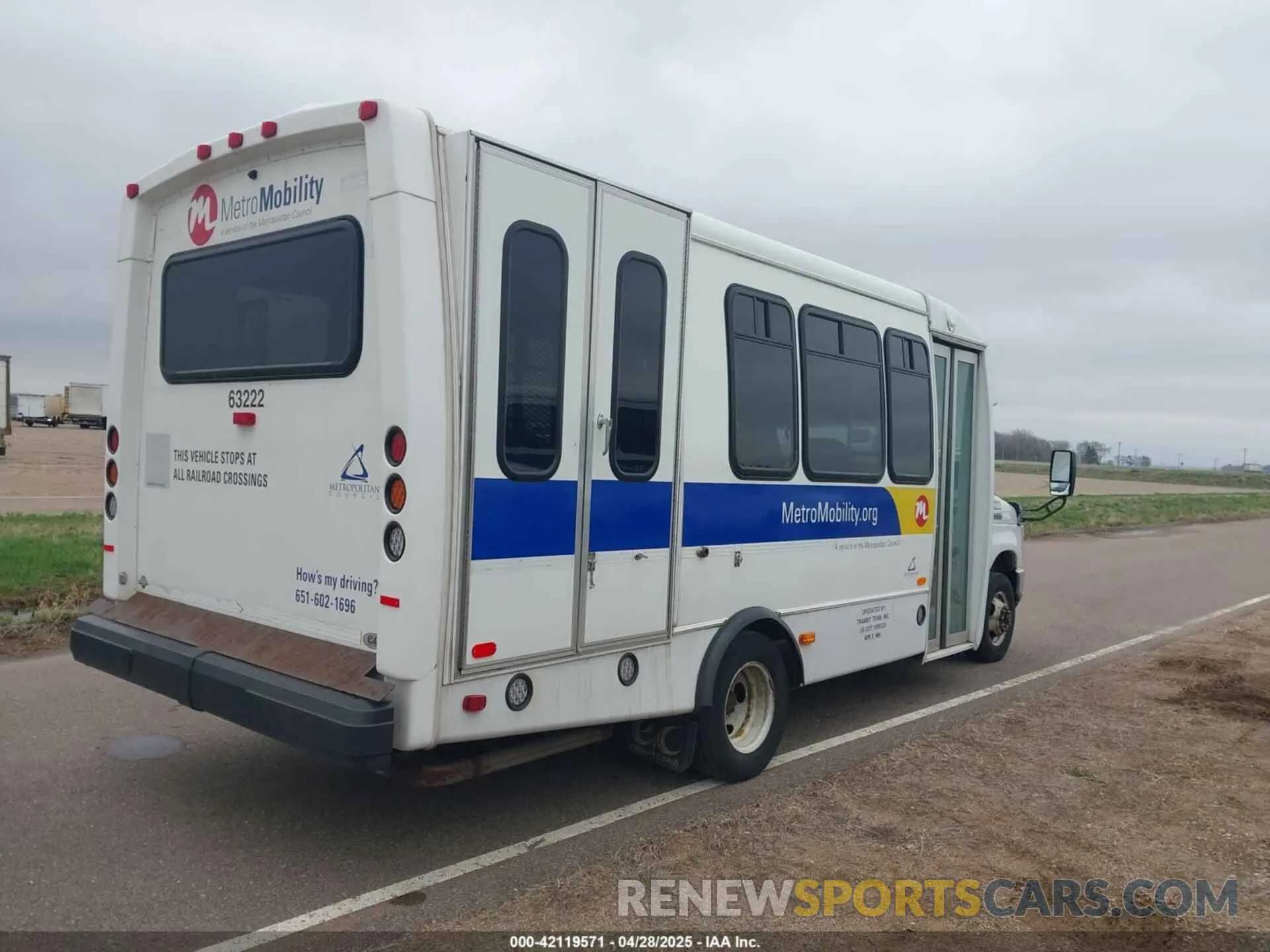 4 Photograph of a damaged car 1FDFE4FS6KDC30998 FORD E-450 CUTAWAY 2019