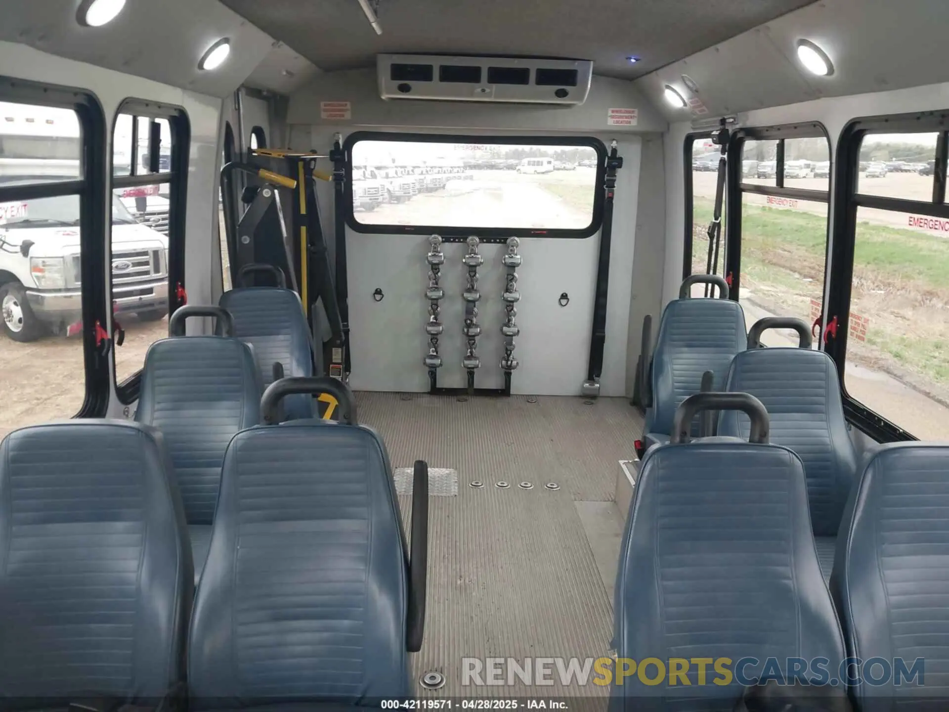 7 Photograph of a damaged car 1FDFE4FS6KDC30998 FORD E-450 CUTAWAY 2019