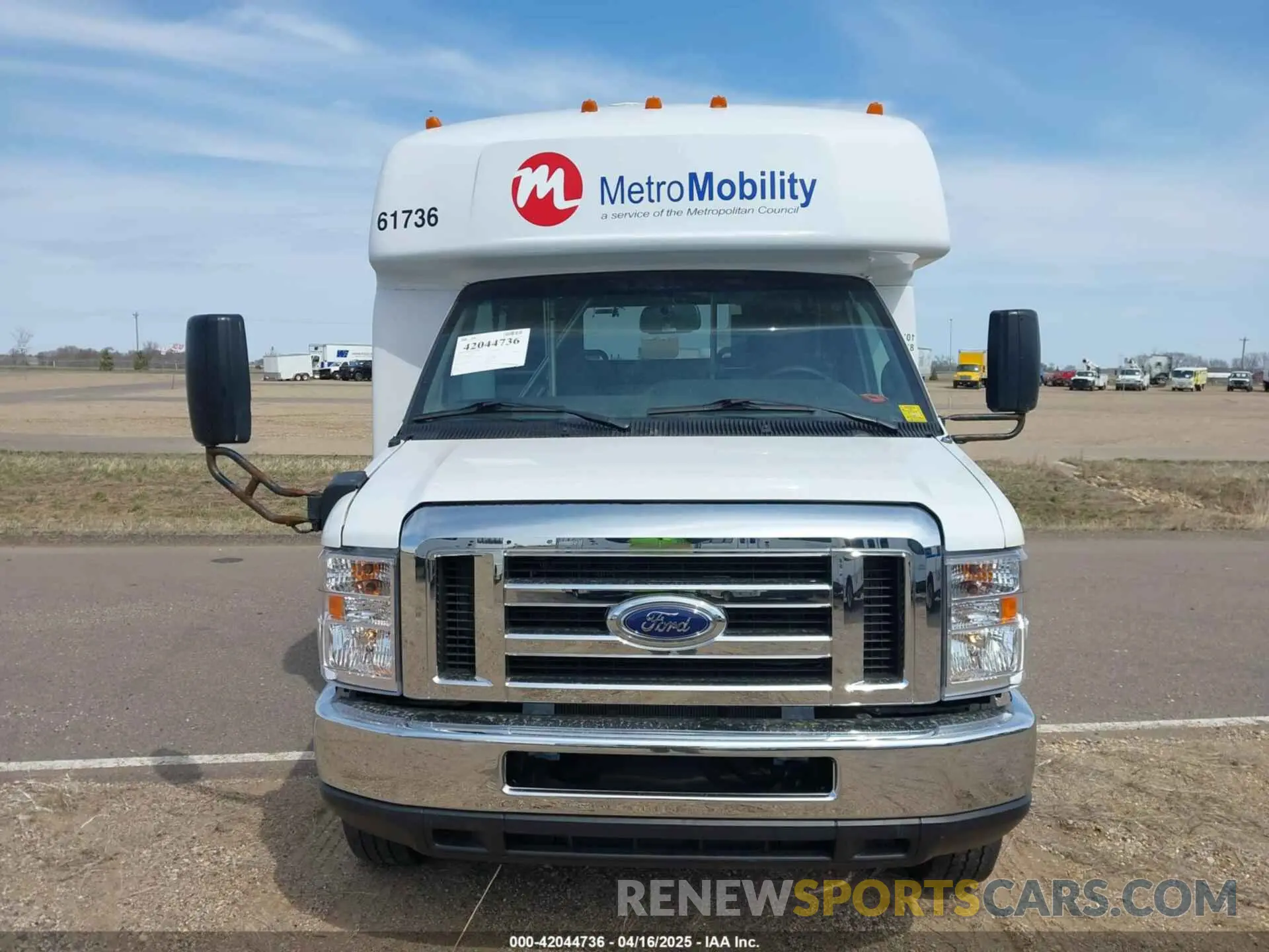 12 Photograph of a damaged car 1FDFE4FS6KDC31021 FORD E-450 CUTAWAY 2019