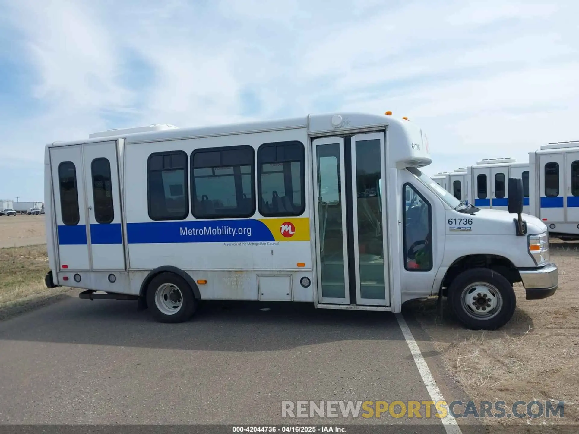 13 Photograph of a damaged car 1FDFE4FS6KDC31021 FORD E-450 CUTAWAY 2019
