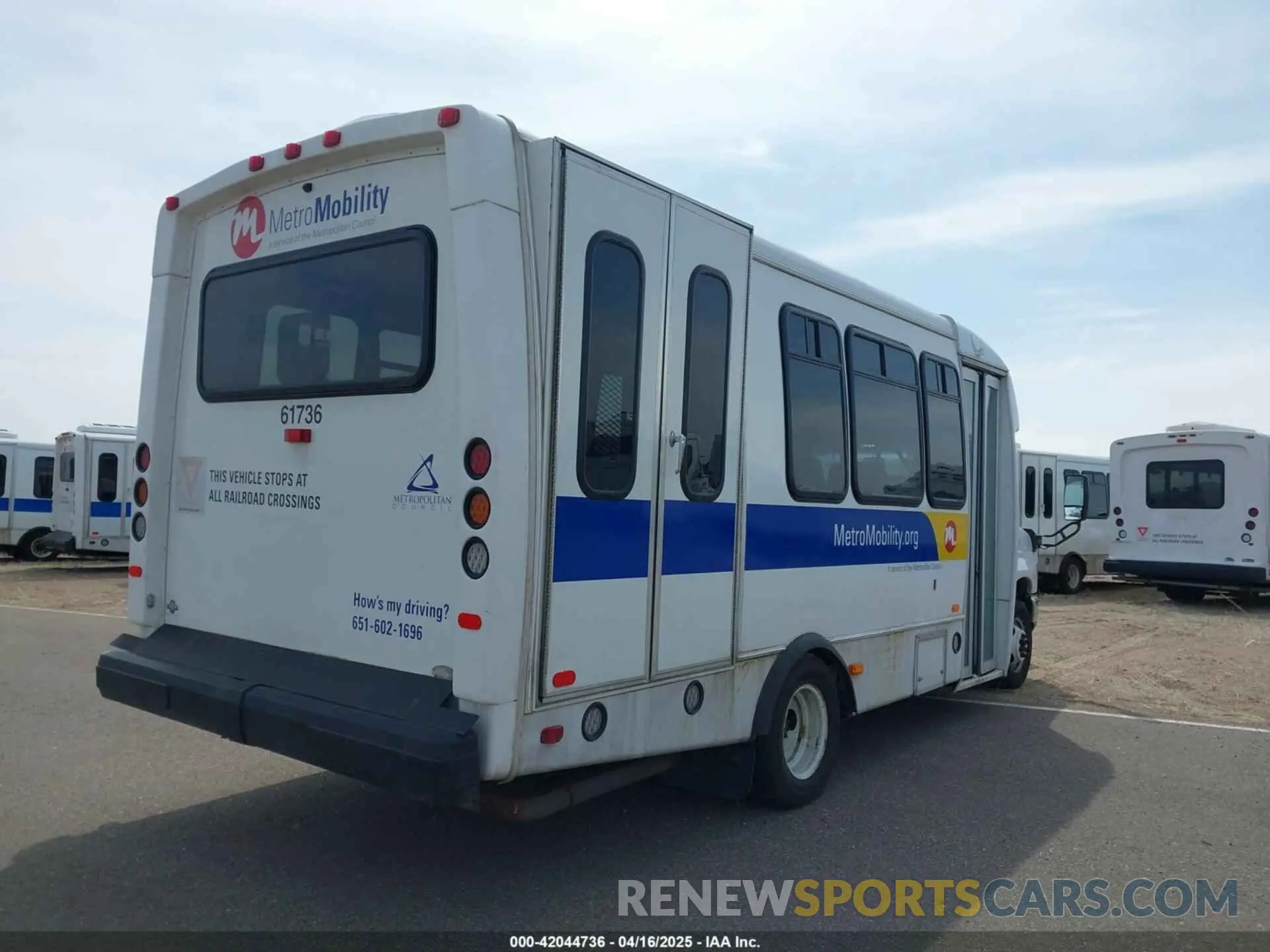 4 Photograph of a damaged car 1FDFE4FS6KDC31021 FORD E-450 CUTAWAY 2019