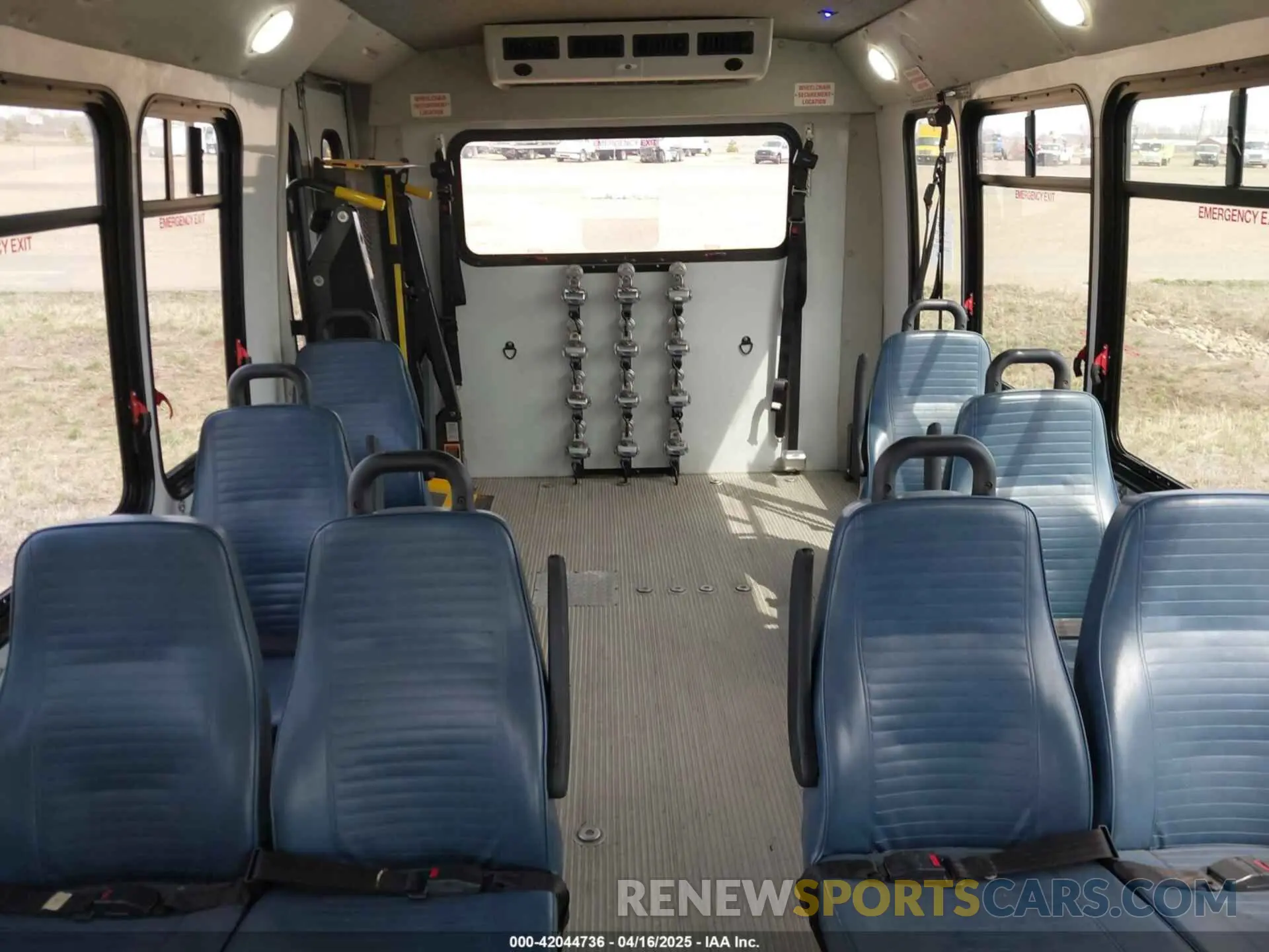 7 Photograph of a damaged car 1FDFE4FS6KDC31021 FORD E-450 CUTAWAY 2019