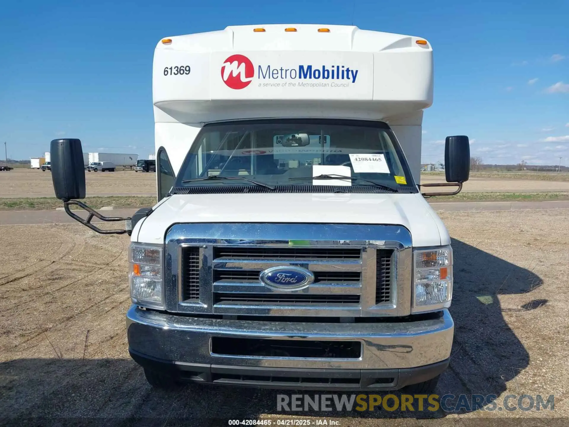 12 Photograph of a damaged car 1FDFE4FS6KDC32024 FORD E-450 CUTAWAY 2019