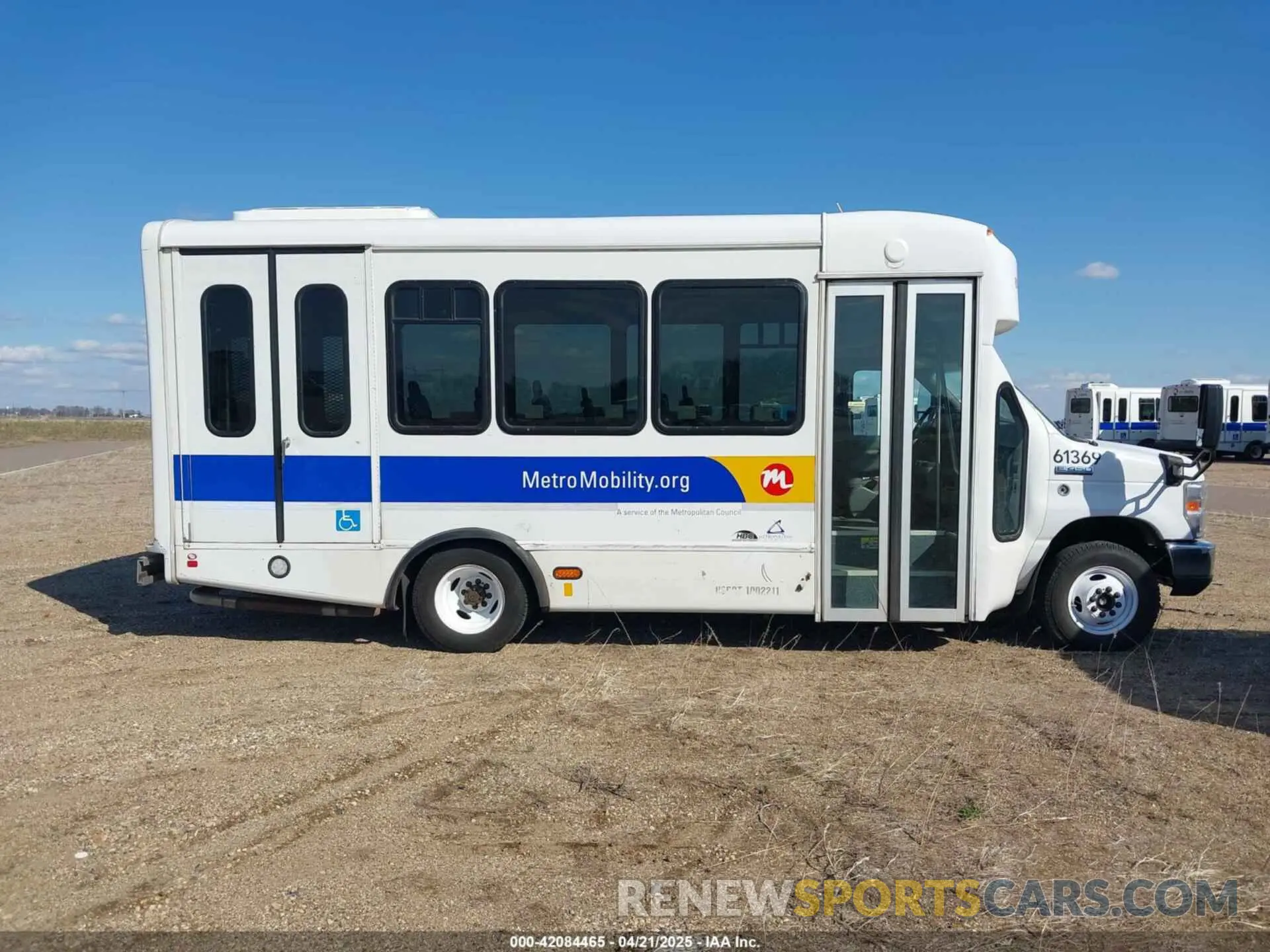13 Photograph of a damaged car 1FDFE4FS6KDC32024 FORD E-450 CUTAWAY 2019