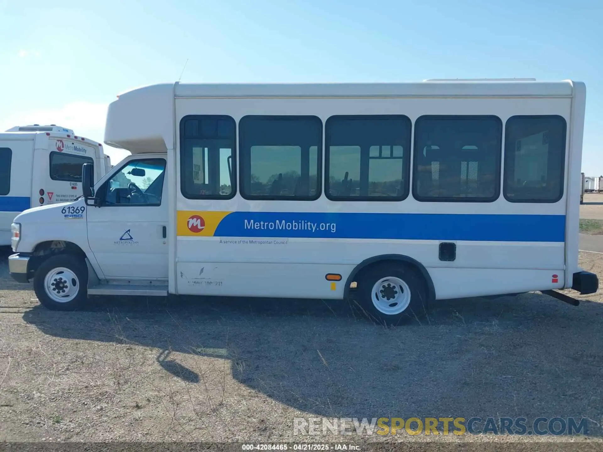 14 Photograph of a damaged car 1FDFE4FS6KDC32024 FORD E-450 CUTAWAY 2019
