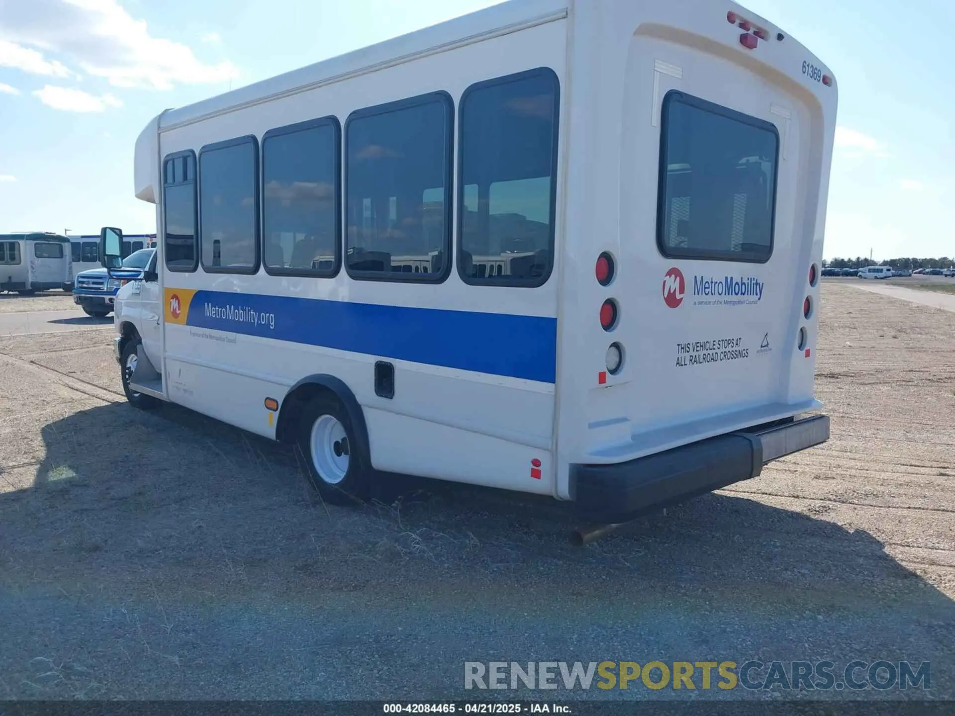 3 Photograph of a damaged car 1FDFE4FS6KDC32024 FORD E-450 CUTAWAY 2019