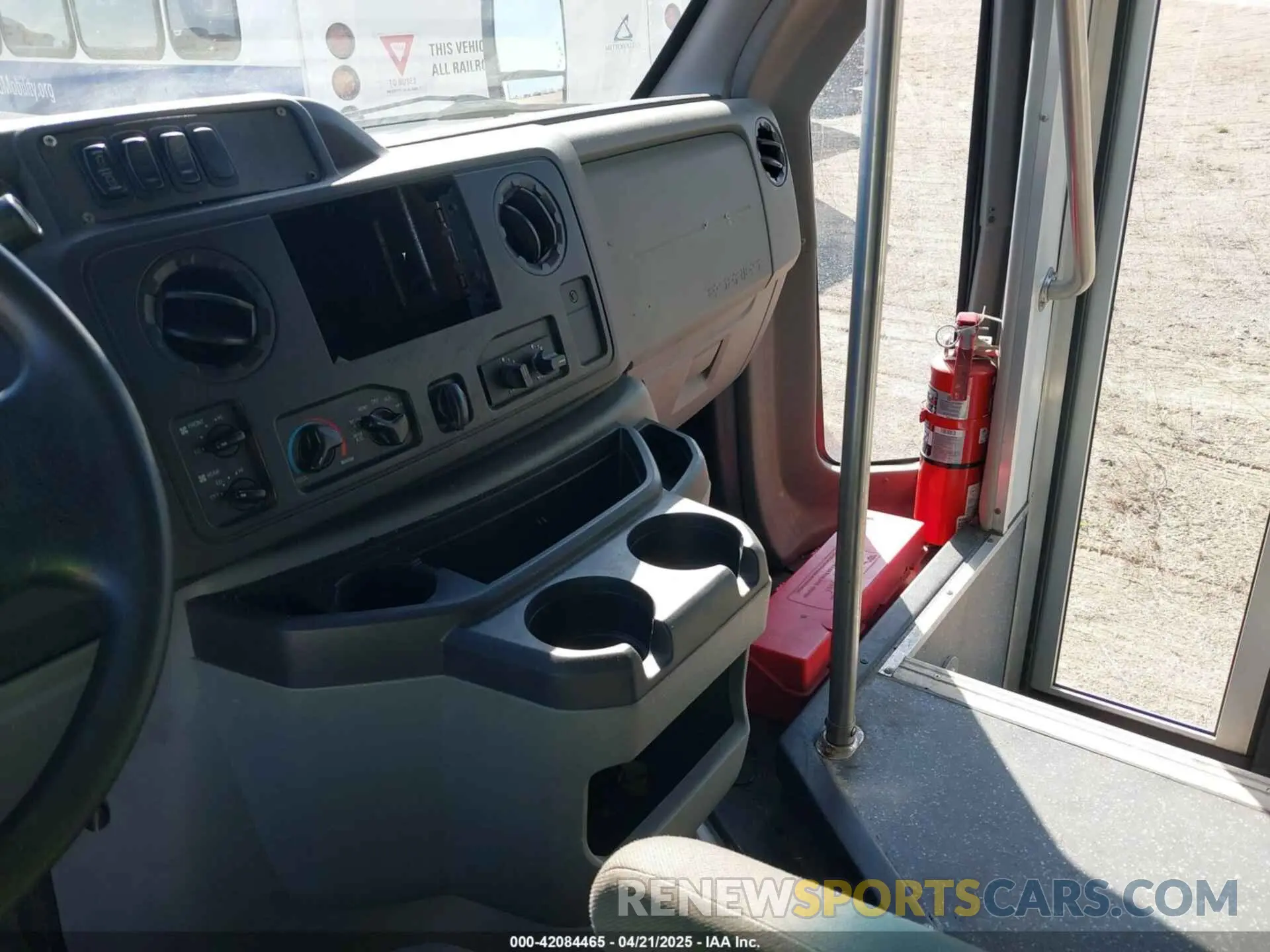 6 Photograph of a damaged car 1FDFE4FS6KDC32024 FORD E-450 CUTAWAY 2019
