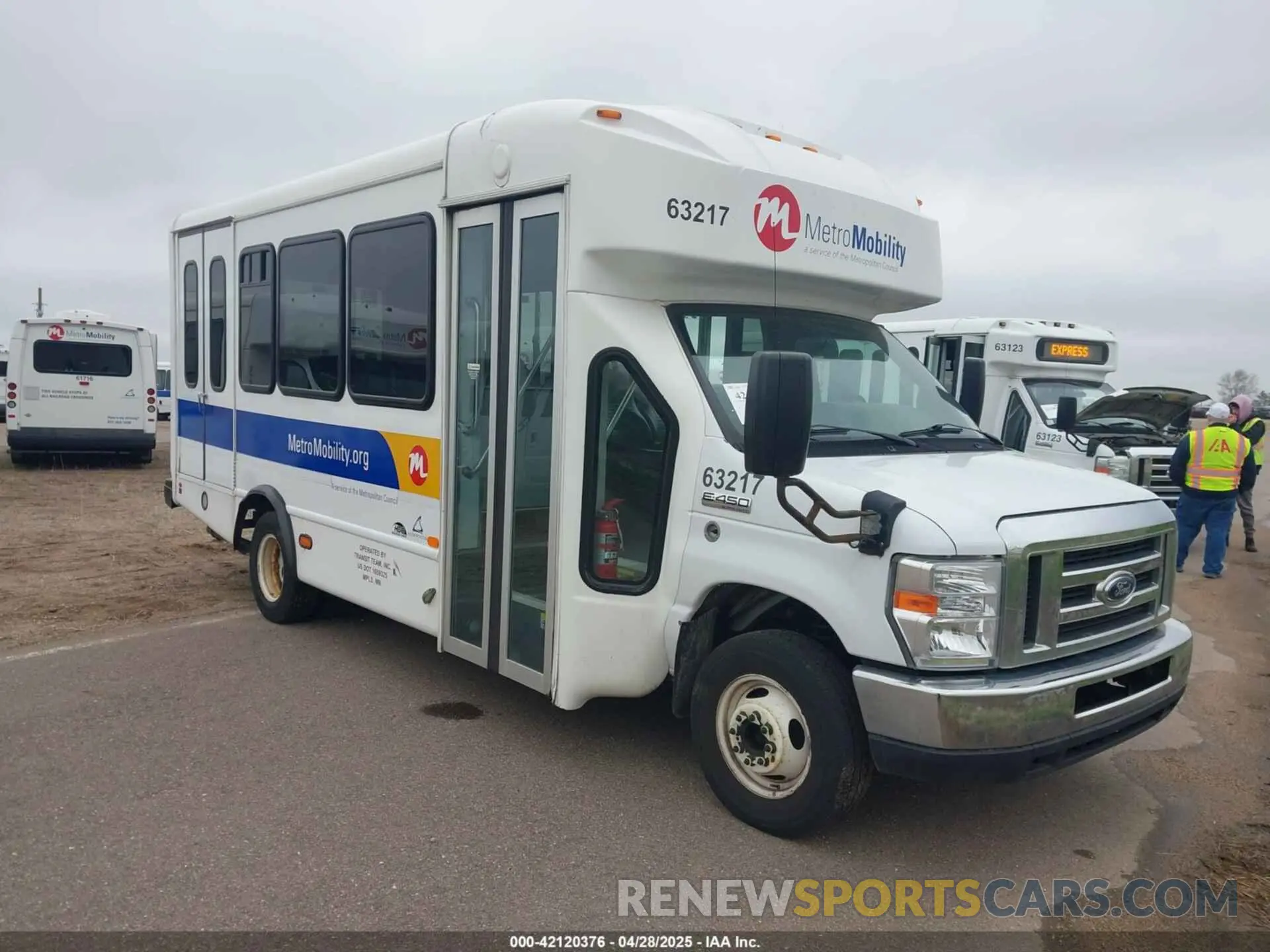 1 Photograph of a damaged car 1FDFE4FS6KDC32038 FORD E-450 CUTAWAY 2019