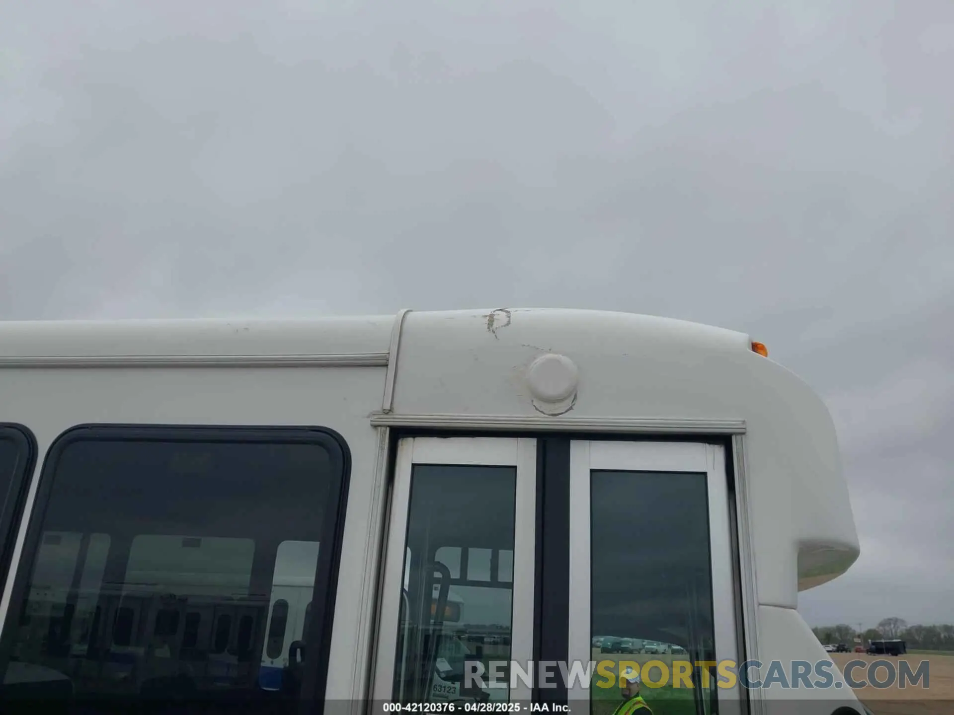 11 Photograph of a damaged car 1FDFE4FS6KDC32038 FORD E-450 CUTAWAY 2019