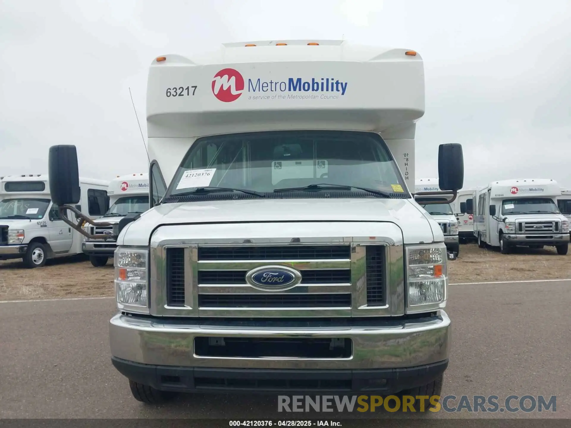 12 Photograph of a damaged car 1FDFE4FS6KDC32038 FORD E-450 CUTAWAY 2019