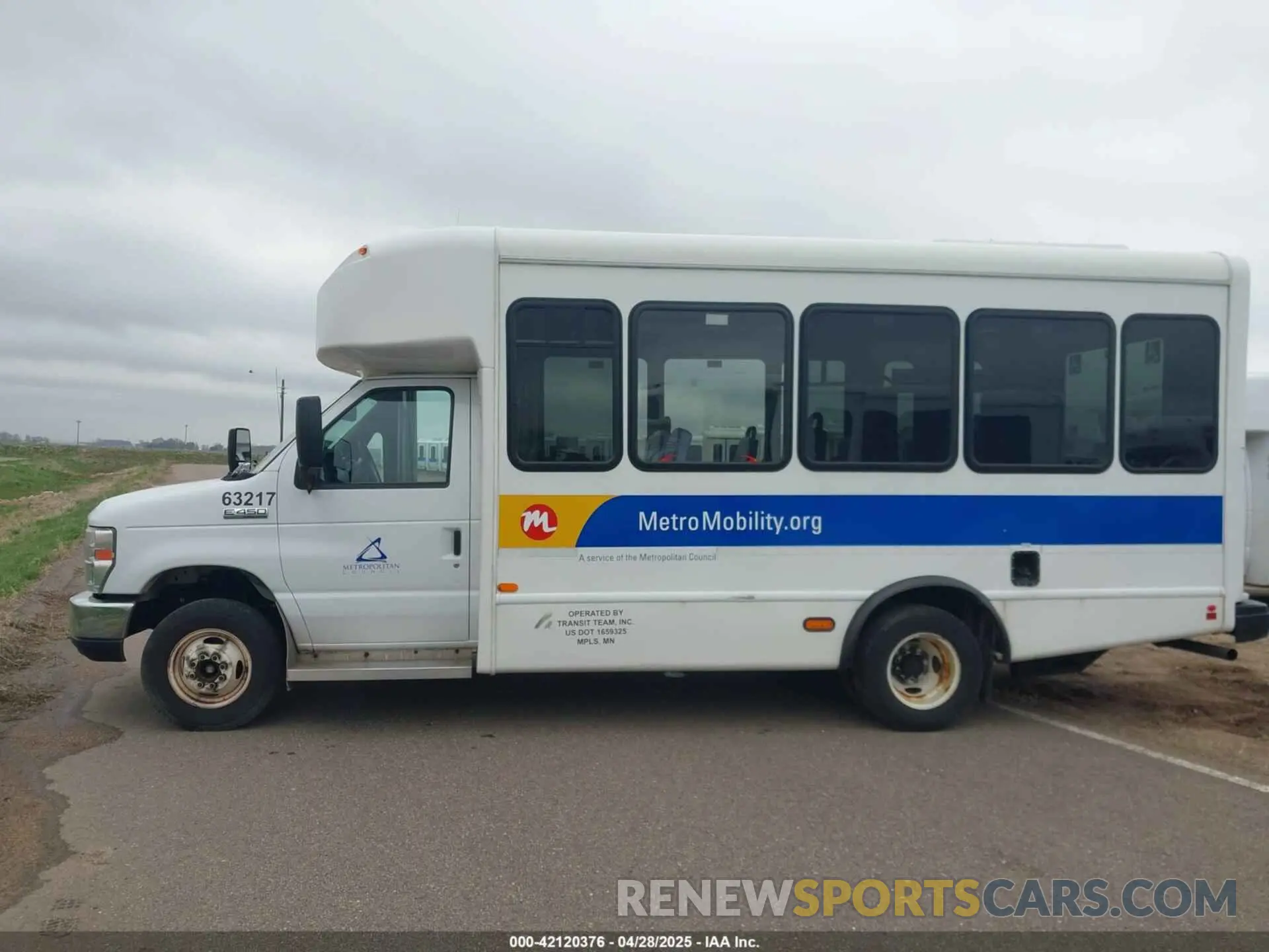 14 Photograph of a damaged car 1FDFE4FS6KDC32038 FORD E-450 CUTAWAY 2019