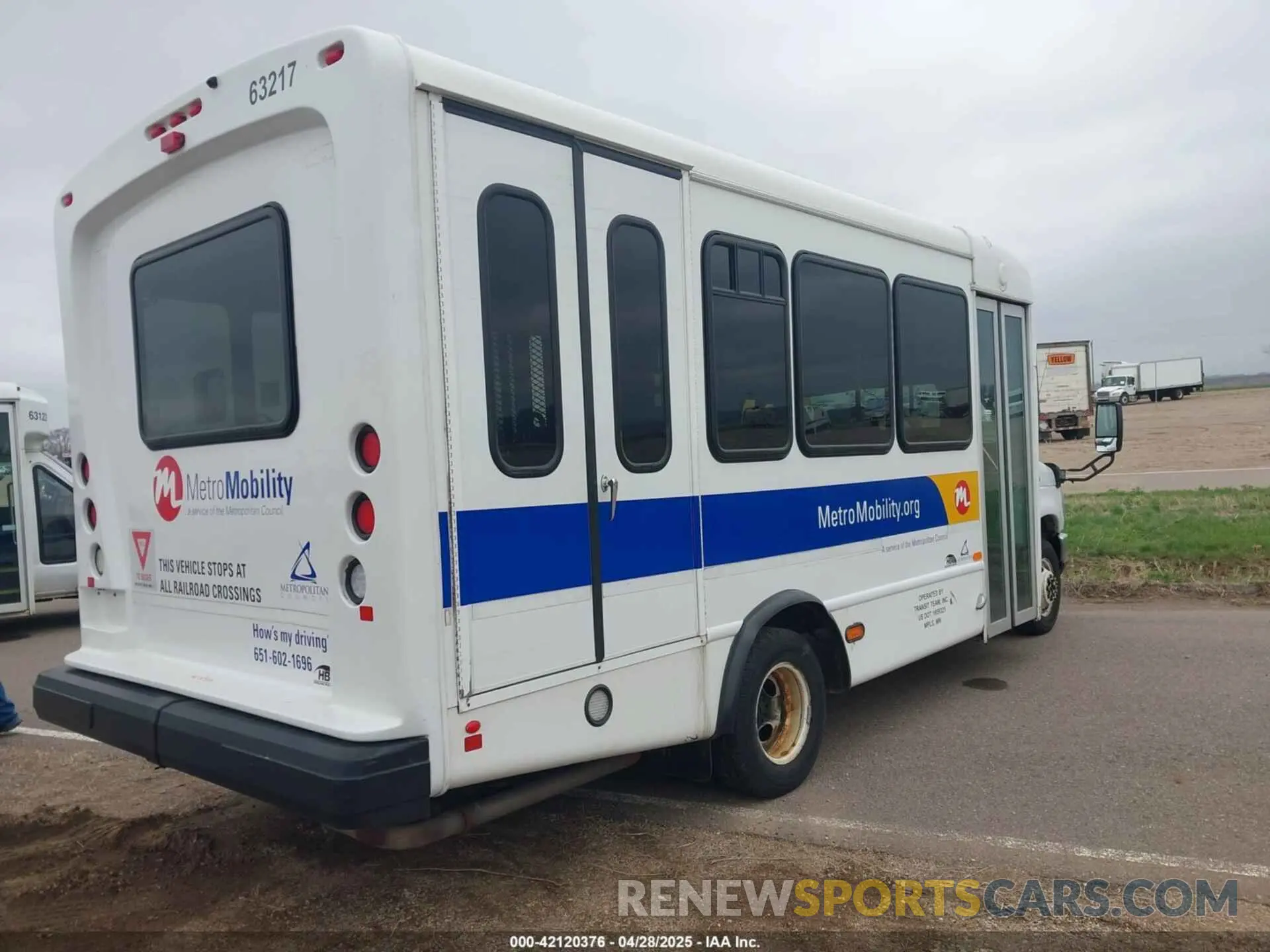 4 Photograph of a damaged car 1FDFE4FS6KDC32038 FORD E-450 CUTAWAY 2019