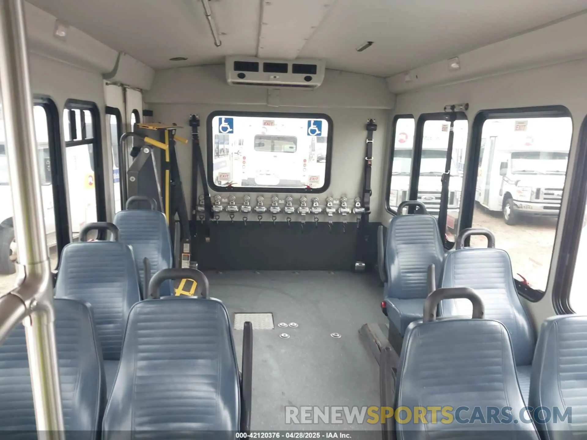 7 Photograph of a damaged car 1FDFE4FS6KDC32038 FORD E-450 CUTAWAY 2019