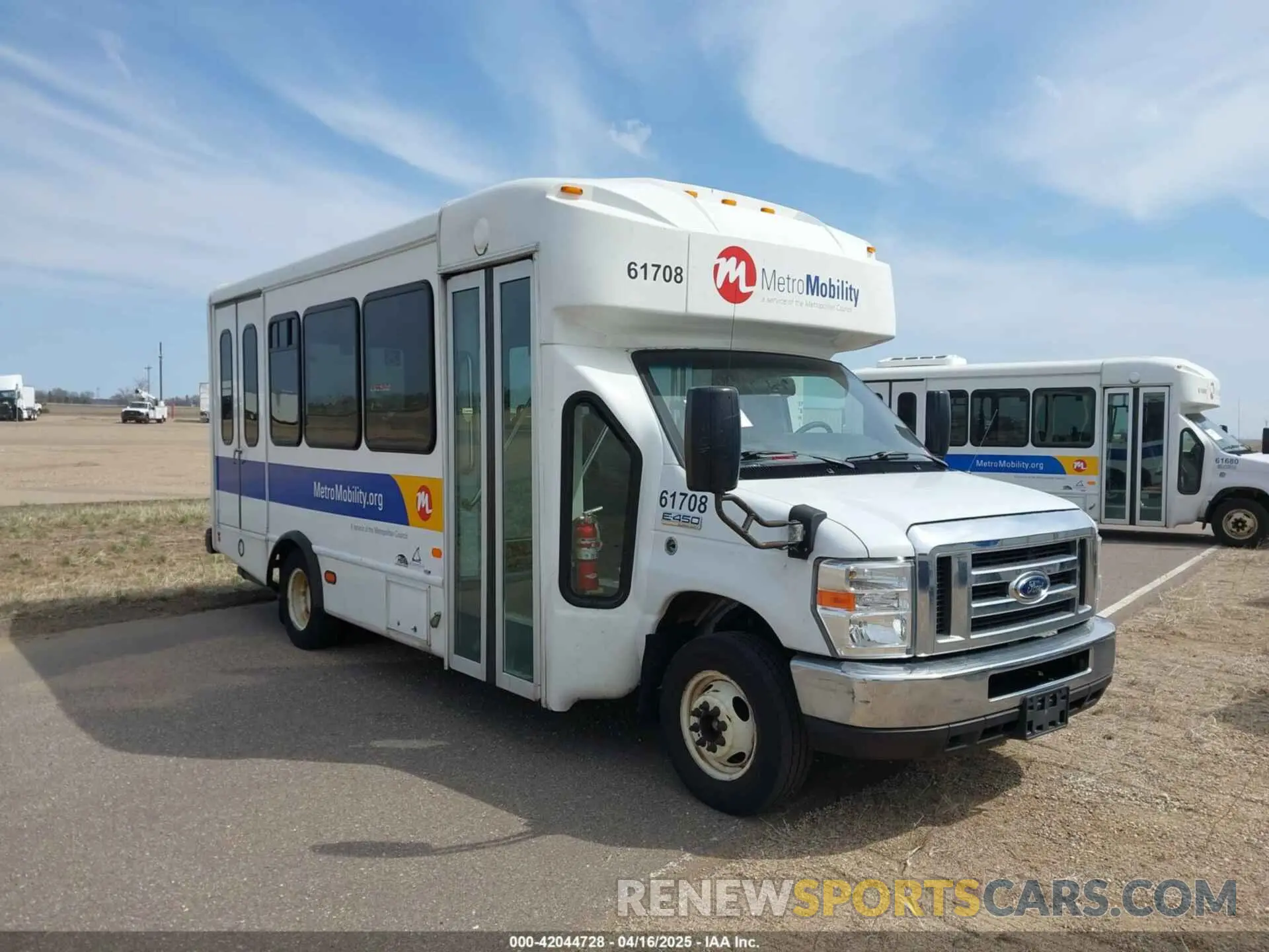 1 Photograph of a damaged car 1FDFE4FS6KDC32055 FORD E-450 CUTAWAY 2019