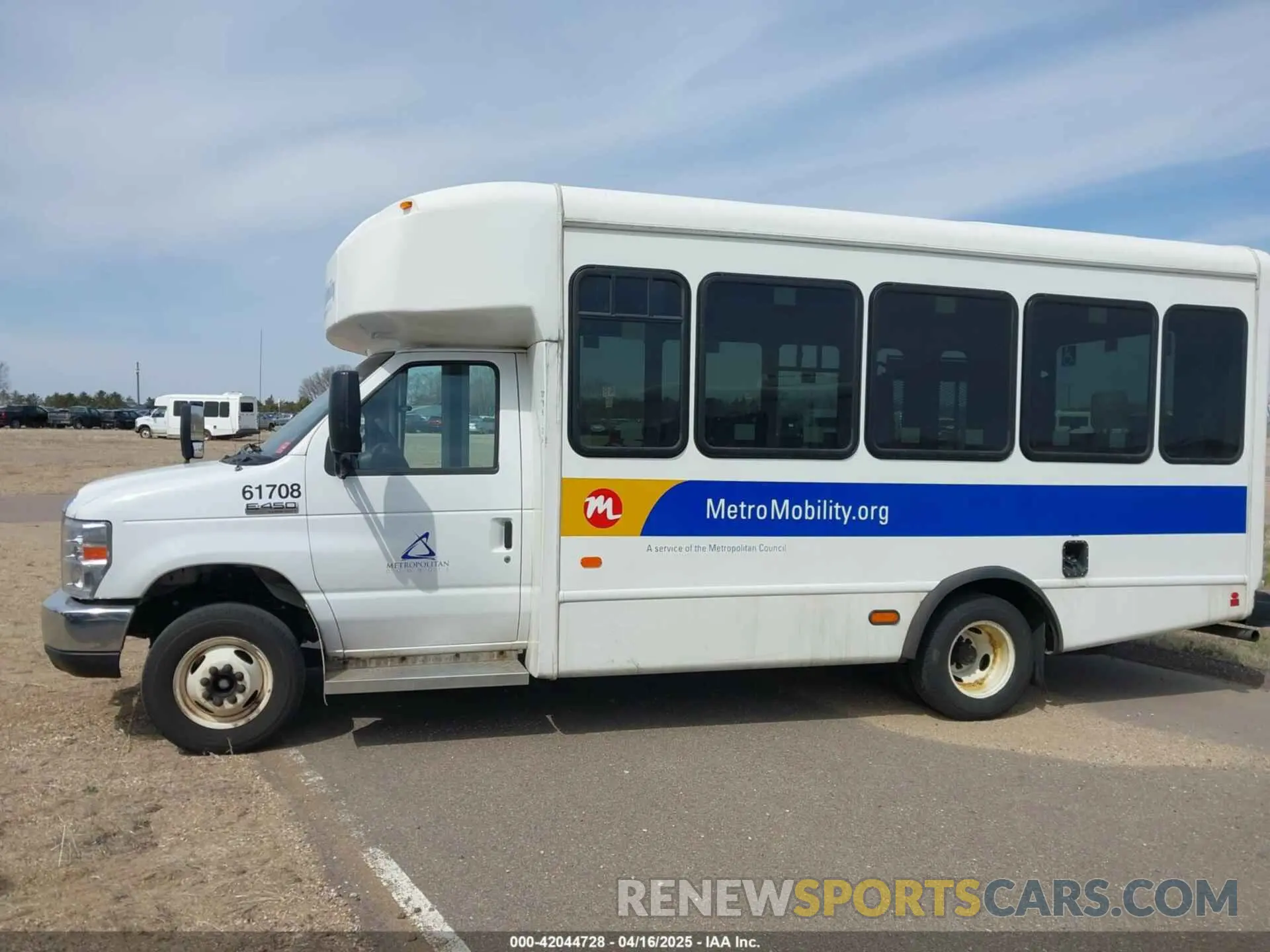 14 Photograph of a damaged car 1FDFE4FS6KDC32055 FORD E-450 CUTAWAY 2019