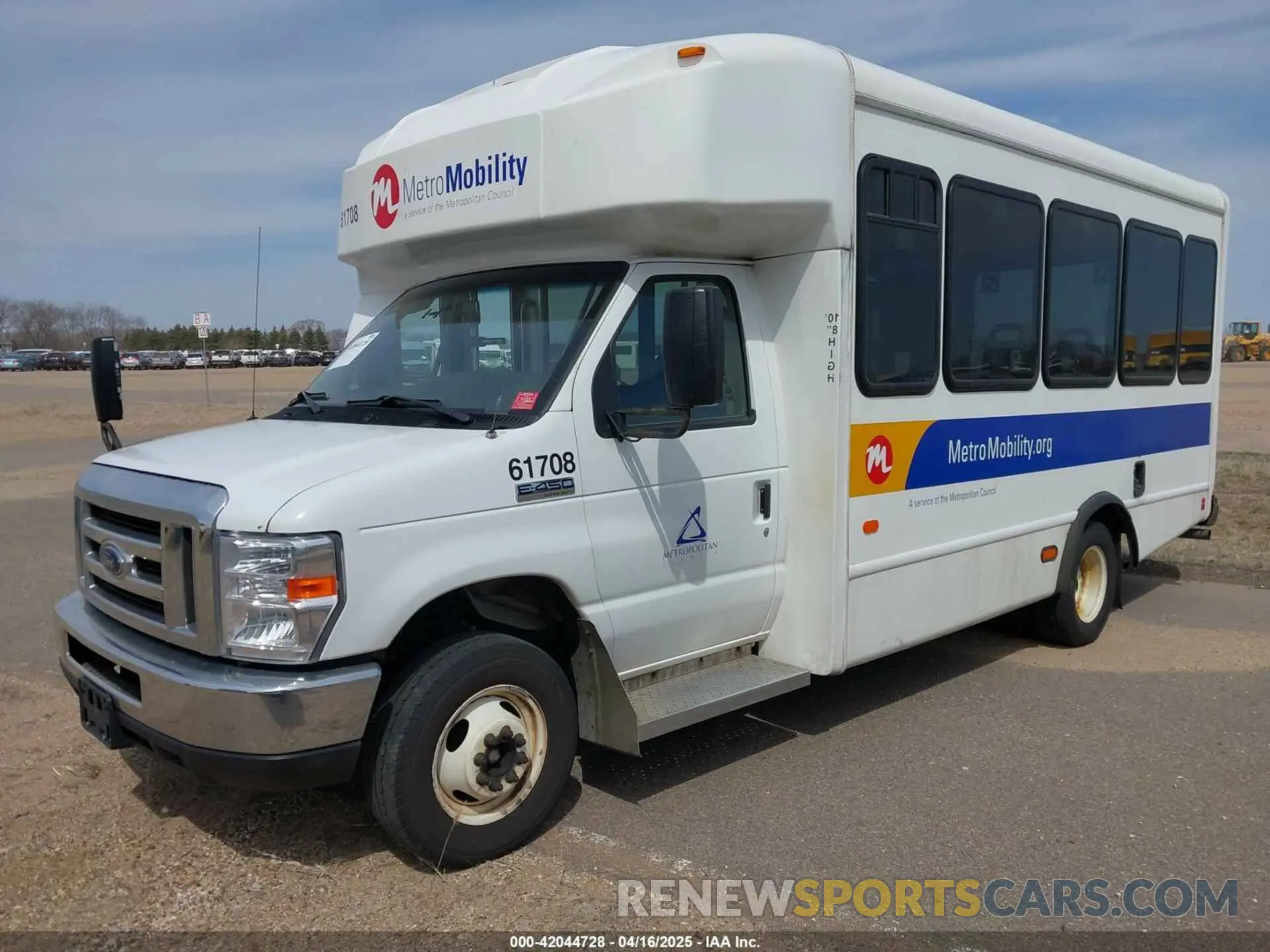 2 Photograph of a damaged car 1FDFE4FS6KDC32055 FORD E-450 CUTAWAY 2019