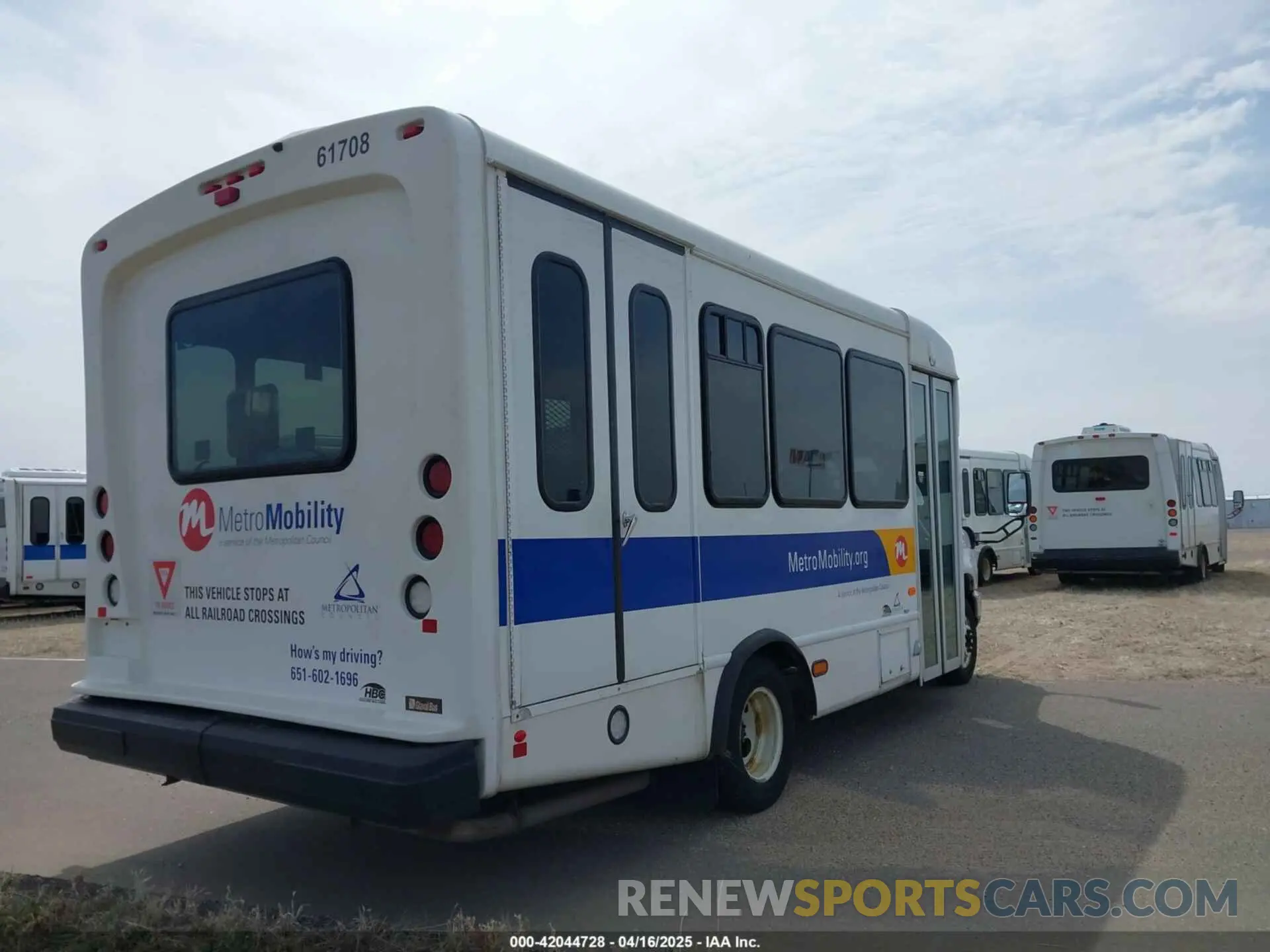 4 Photograph of a damaged car 1FDFE4FS6KDC32055 FORD E-450 CUTAWAY 2019