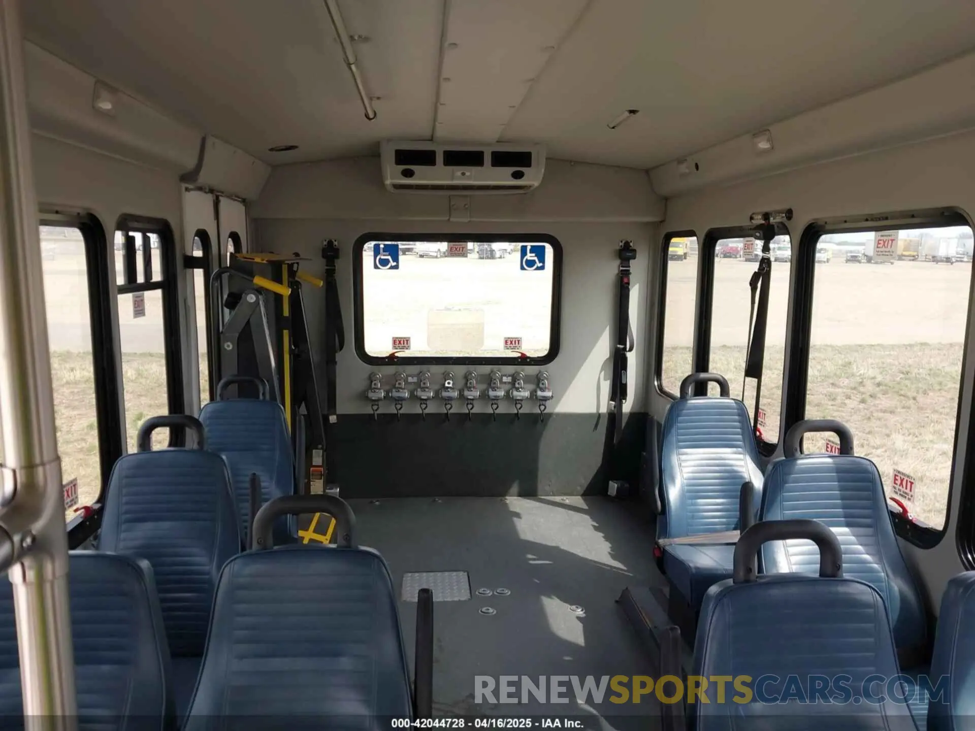 7 Photograph of a damaged car 1FDFE4FS6KDC32055 FORD E-450 CUTAWAY 2019